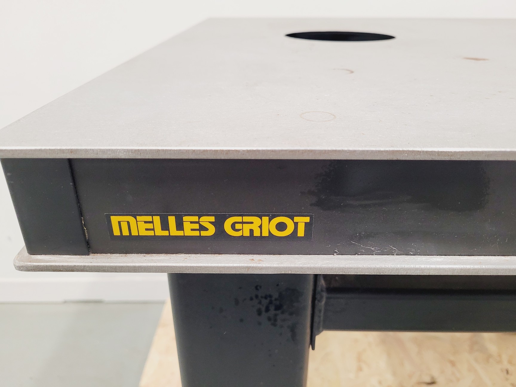 Image of Melles Griot Anti Vibration Isolation Optical Table 90 x 75cm