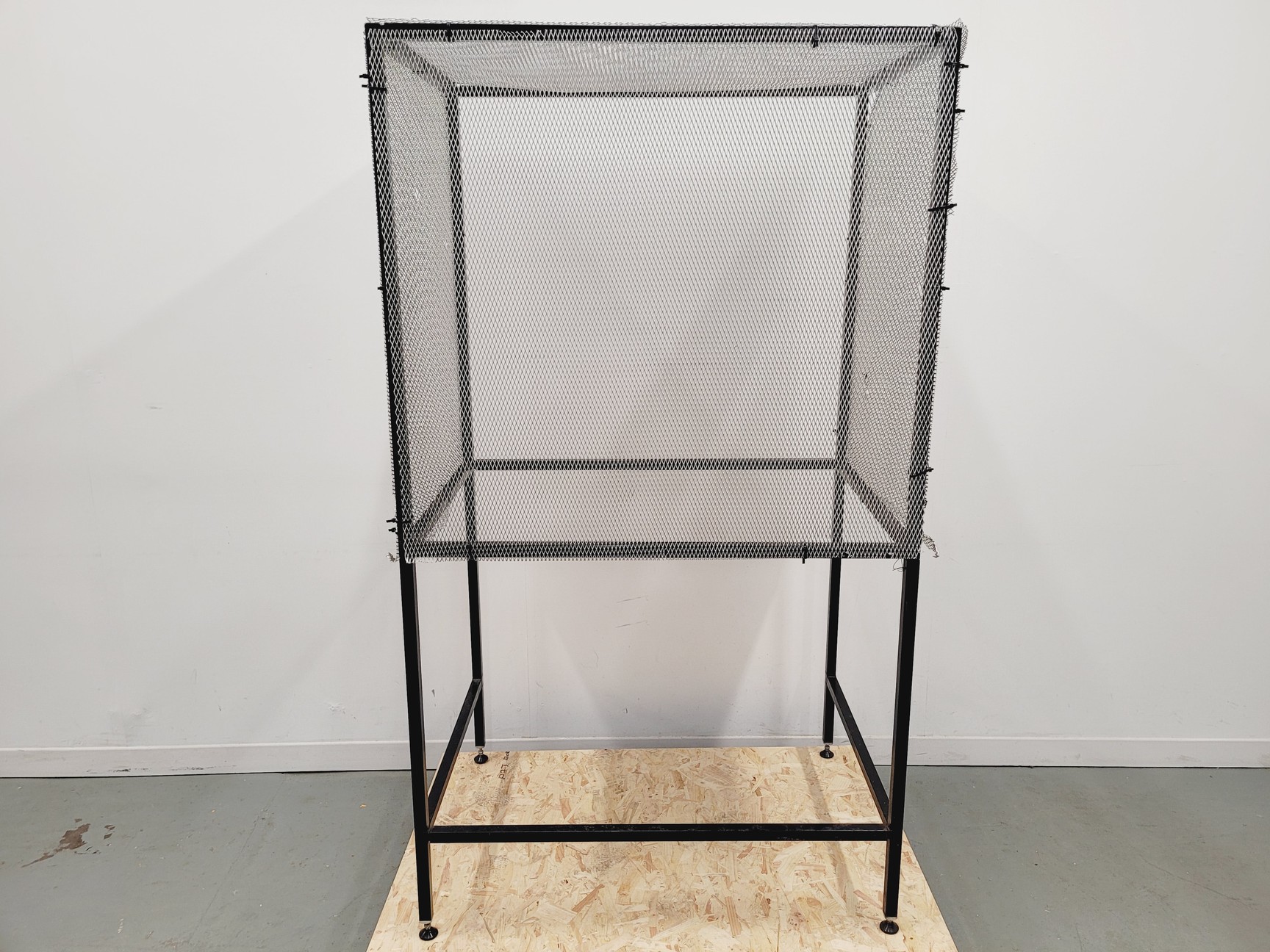 Image of Faraday Cage 4-Sided Mesh Cage 180 x 101 x 72 cm (HxWxL)