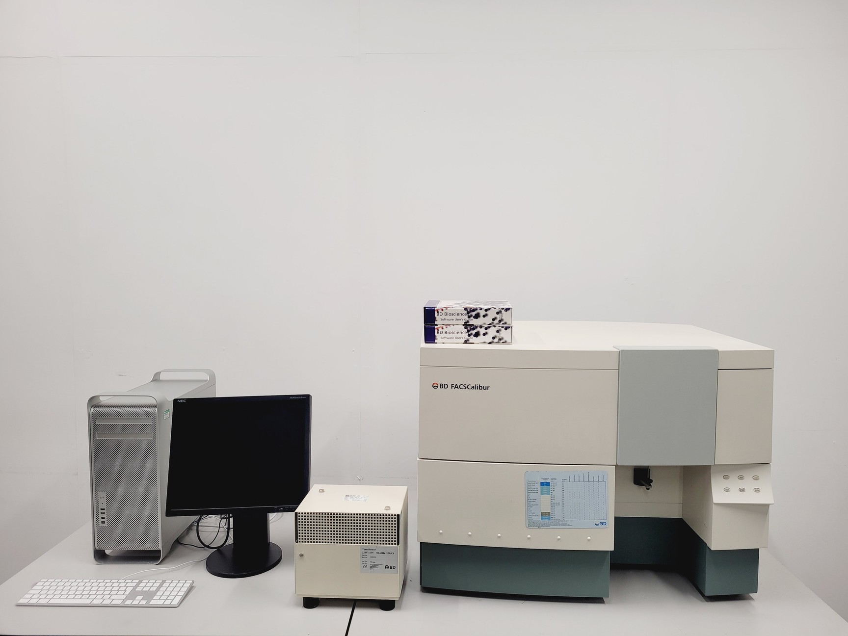 Image of BD FACSCalibur Flow Cytometer System with PC, Monitor & Software Lab