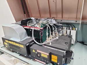 Thumbnail image of BD FACSCalibur Flow Cytometer System with PC, Monitor & Software Lab