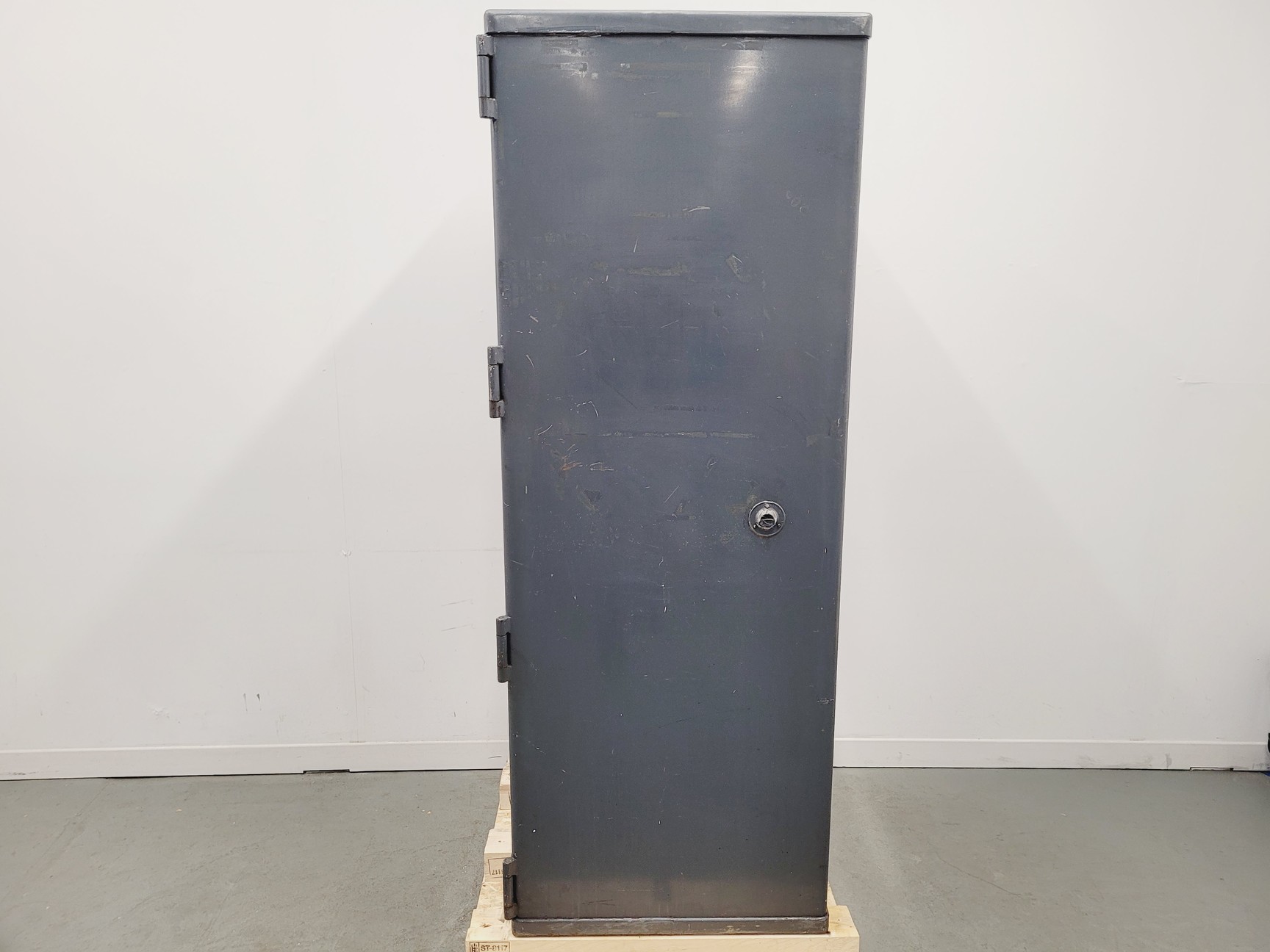 Image of Chubb Record Protection Cabinet Fireproof Document Safe With Keys