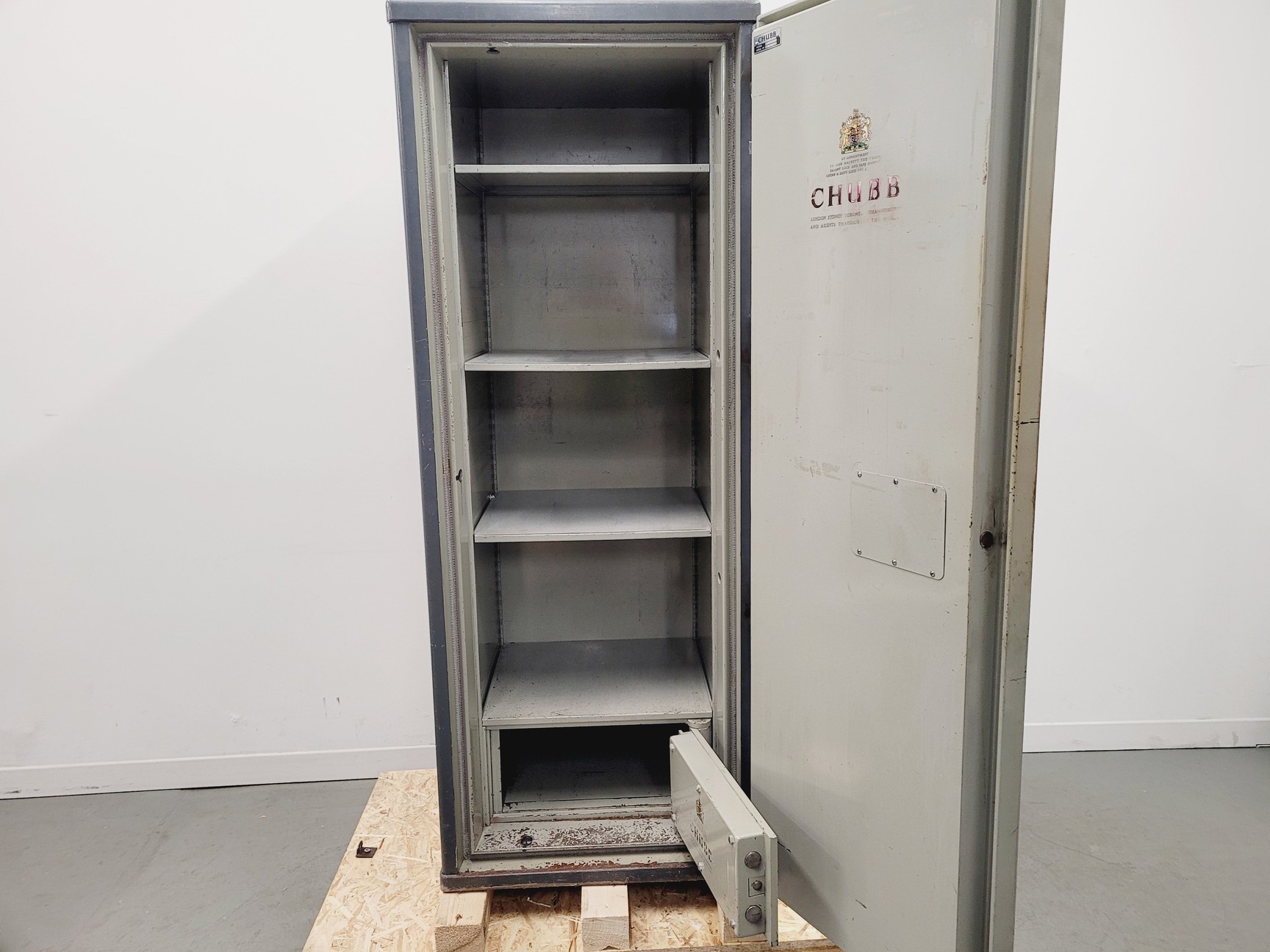 Image of Chubb Record Protection Cabinet Fireproof Document Safe With Keys