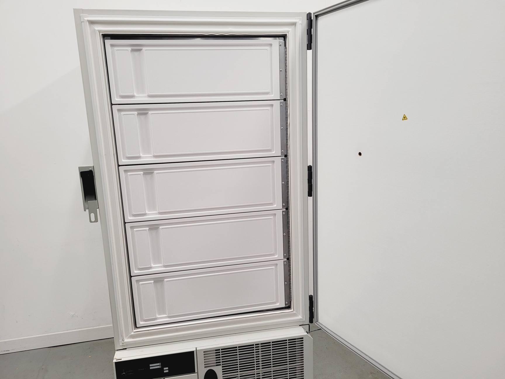 Image of Thermo Scientific HERAfreeze ULT Freezer HFU 2185 Basic-41 Lab