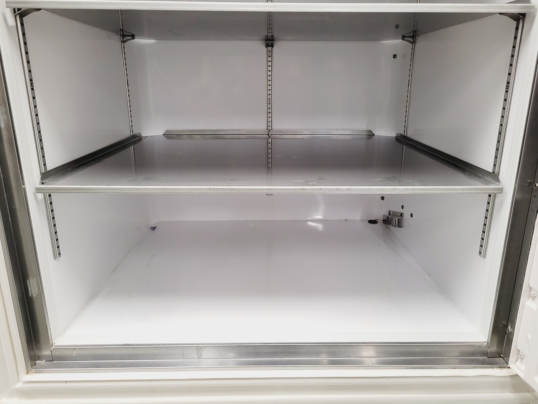 Image of Thermo Scientific HERAfreeze ULT Freezer HFU 2185 Basic-41 Lab