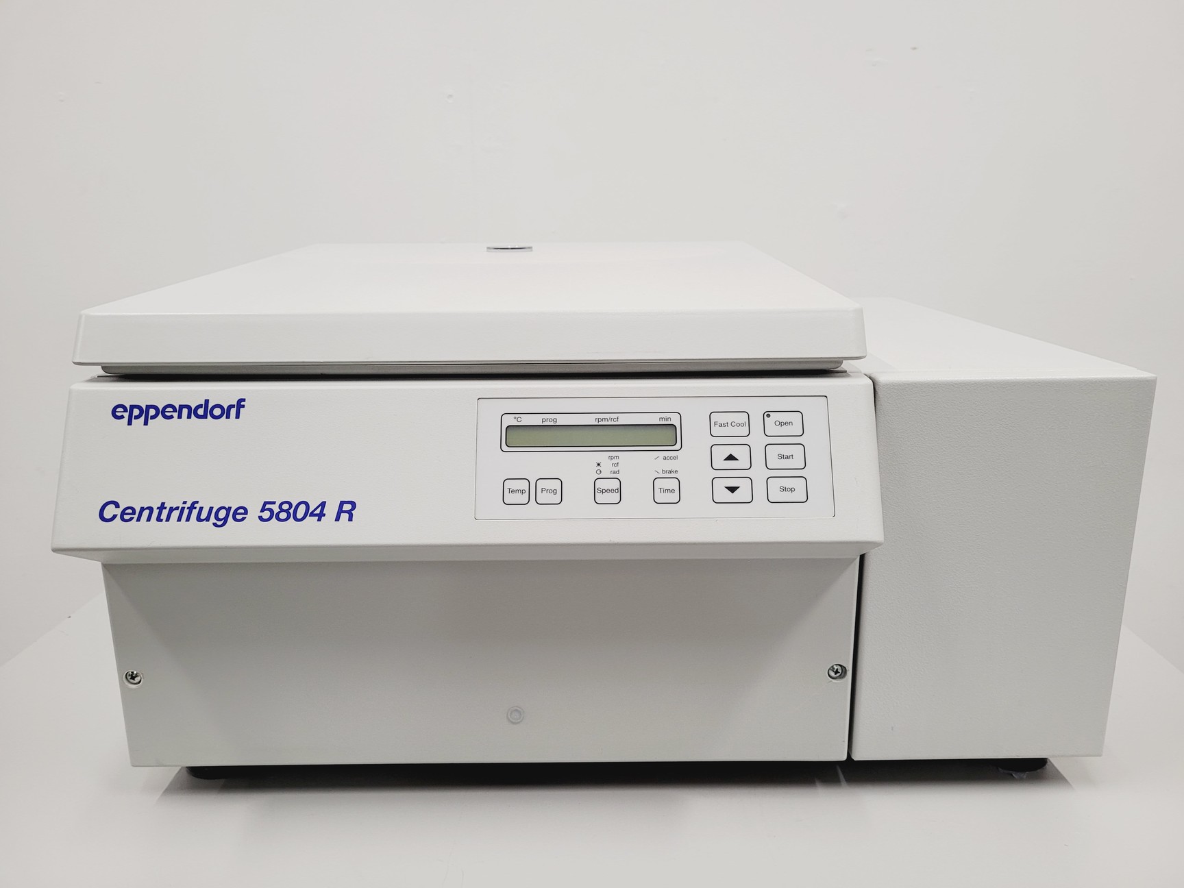 5804 Eppendorf 5804 R Benchtop Refrigerated Centrifuge w/ Eppendorf A-44-4 ...