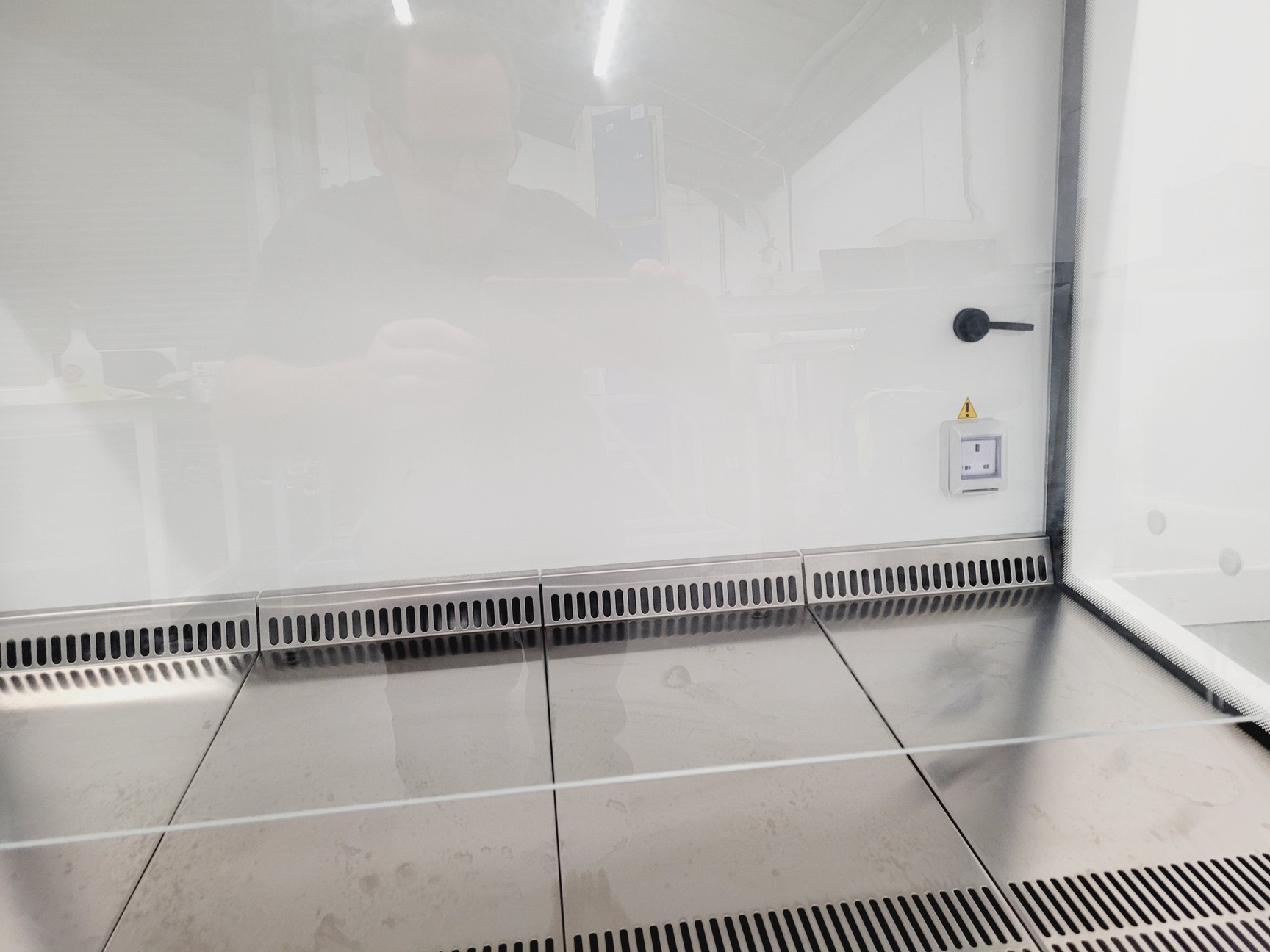 Image of Envair eco Safe Basic Plus UCS4 Class ll Safety Cabinet w/ Stand Spares/Repair