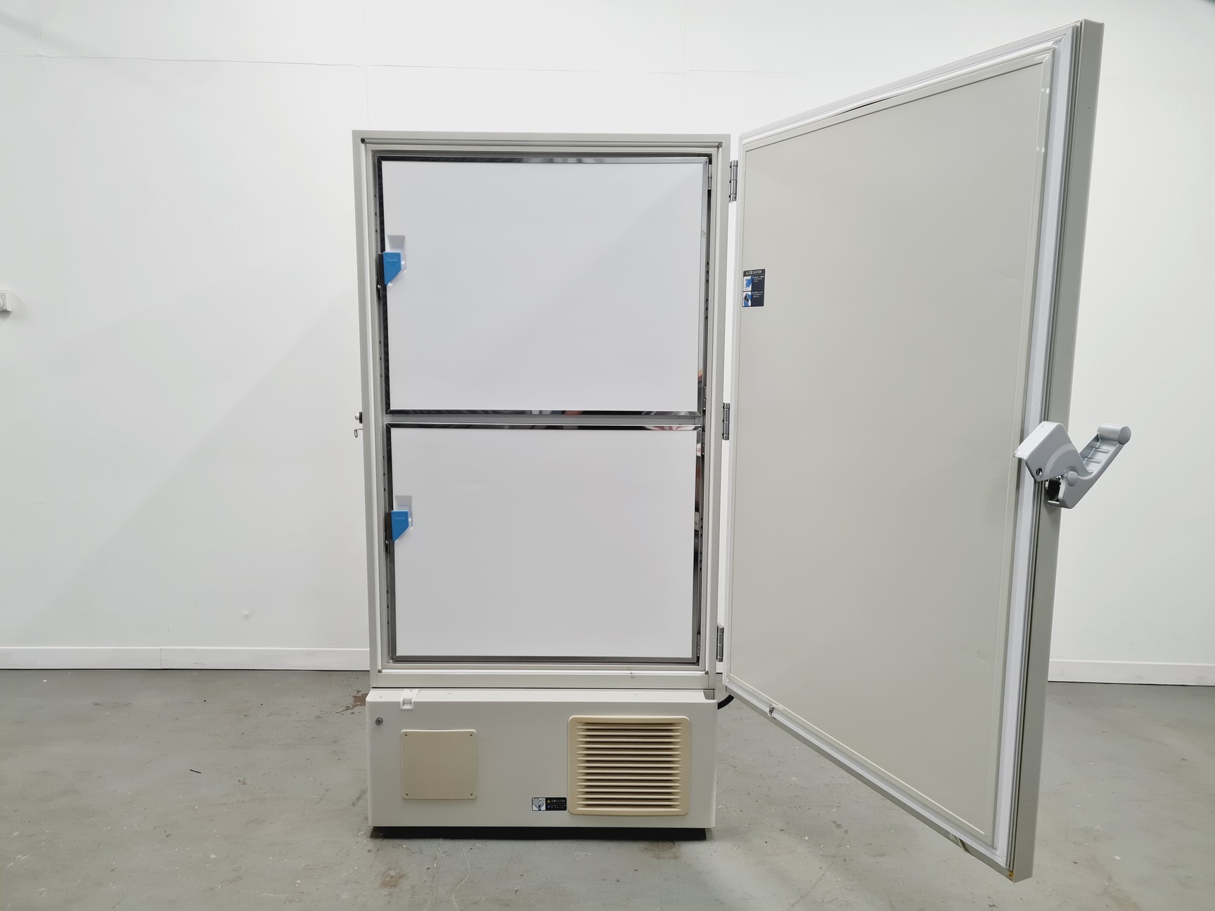 Image of Panasonic Ultra-Low Temperature Freezer KM-DU73Y1 -86 ULT Lab