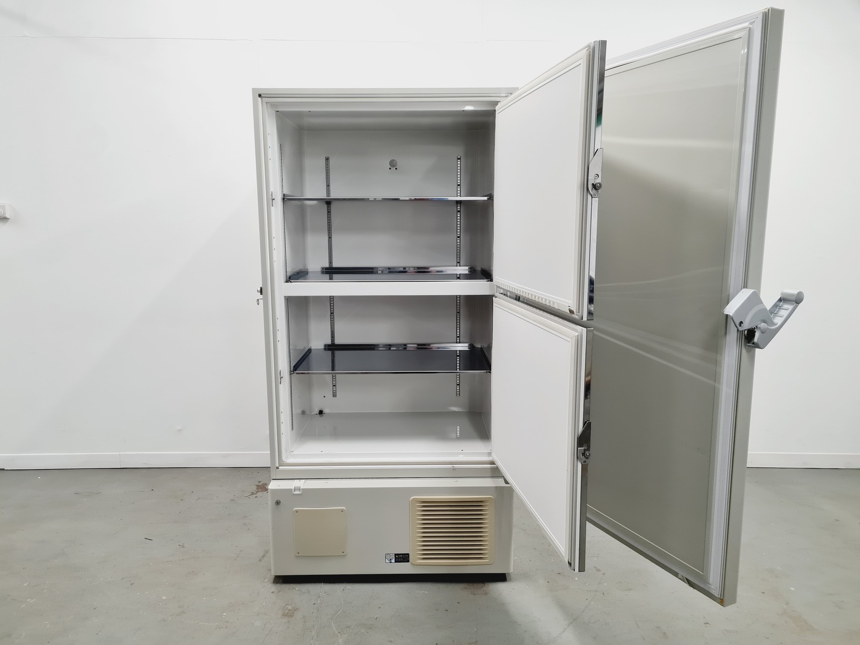 Image of Panasonic Ultra-Low Temperature Freezer KM-DU73Y1 -86 ULT Lab