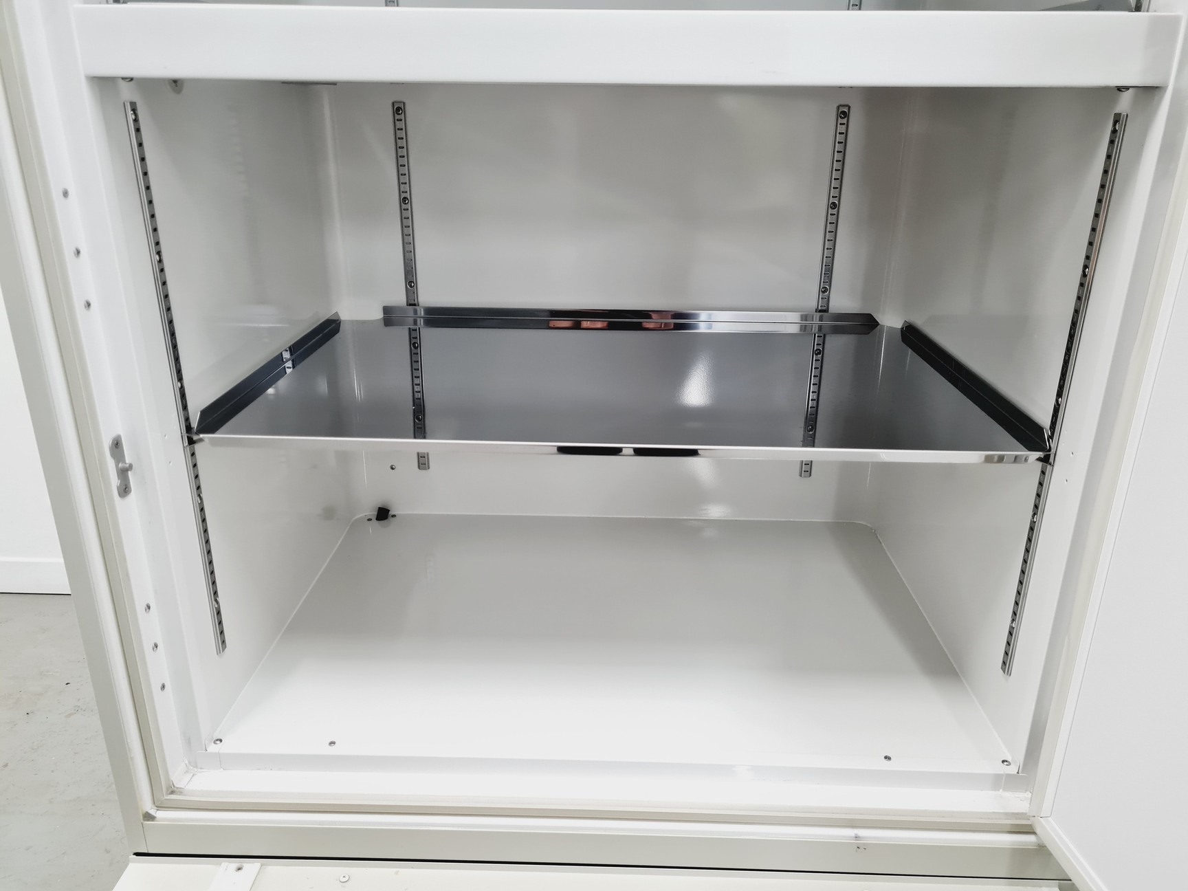 Image of Panasonic Ultra-Low Temperature Freezer KM-DU73Y1 -86 ULT Lab