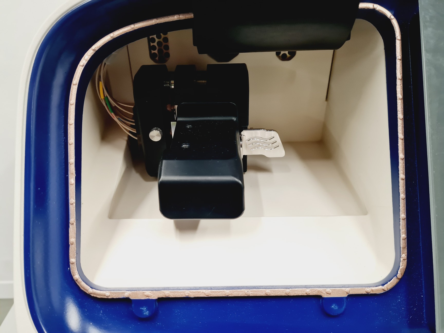 Image of Life Technologies Ion Torrent System - Proton Semiconductor Sequencer & Ion Chef