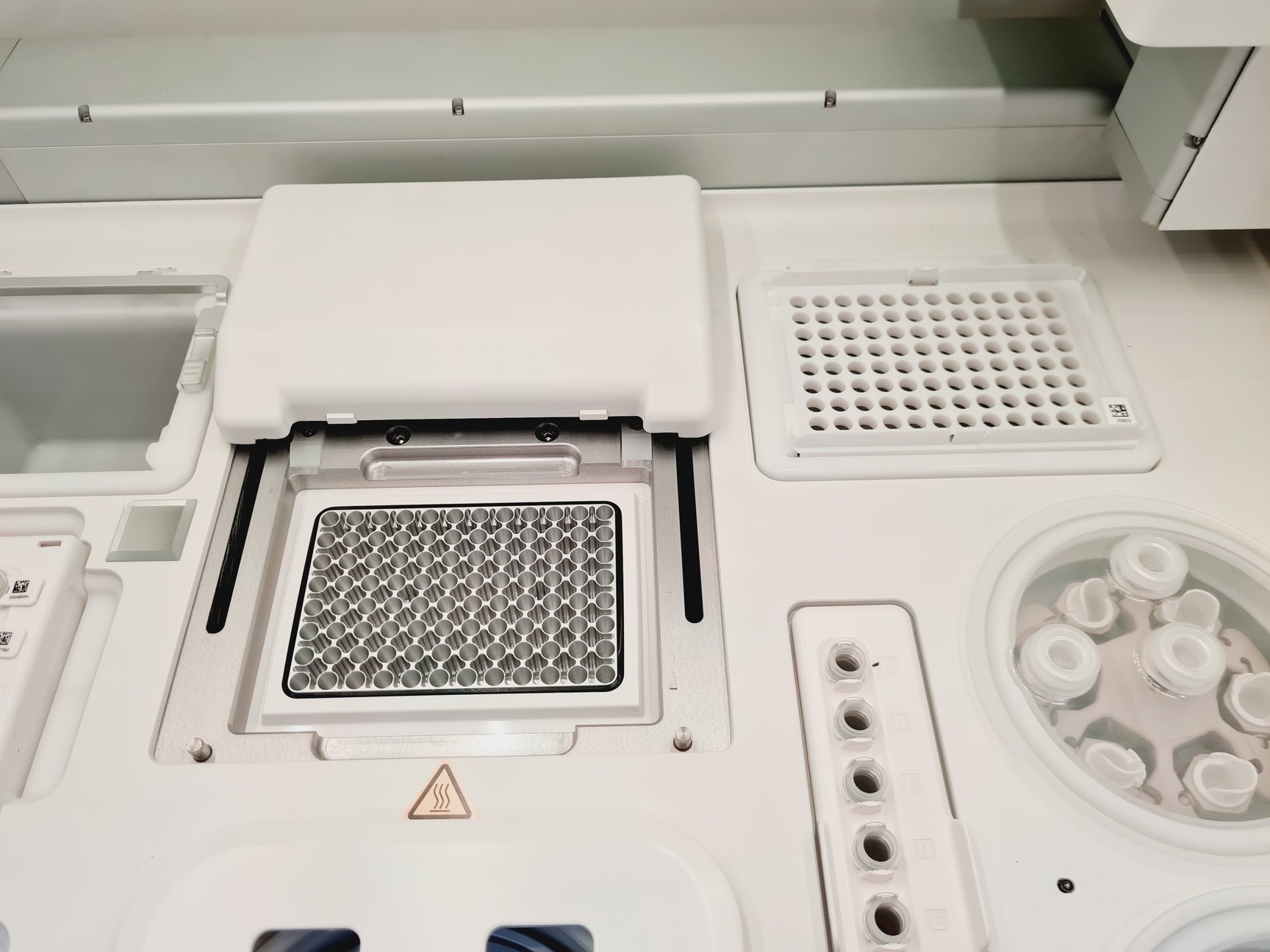 Image of Life Technologies Ion Torrent System - Proton Semiconductor Sequencer & Ion Chef