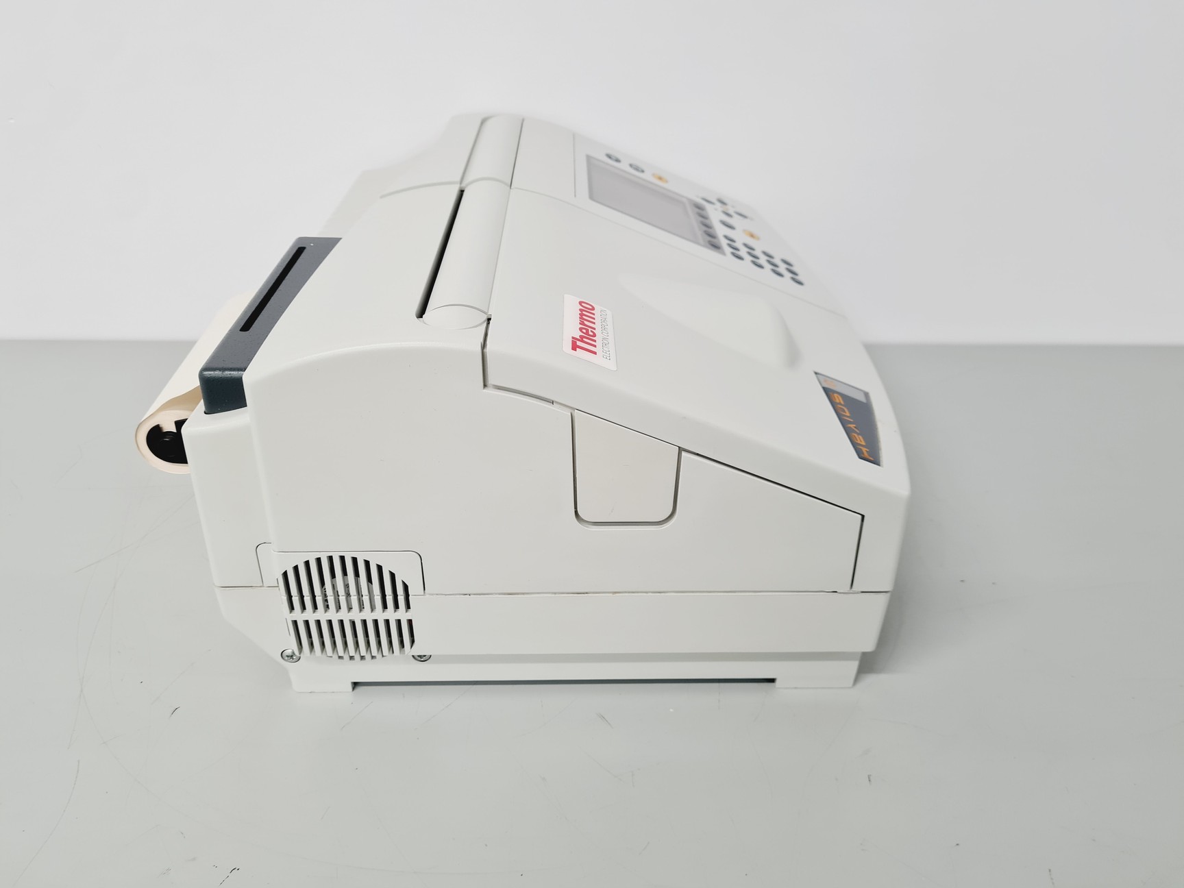 Image of Thermo Helios Alpha UV/VIS Spectrophotometer Lab