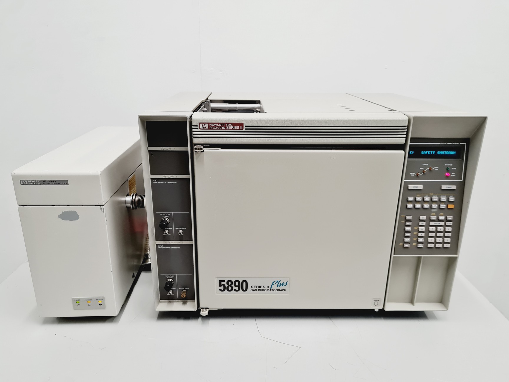 Image of Hewlett Packard 5890 GC System w/ HP 7673 Autosampler, Injector & Controller HP