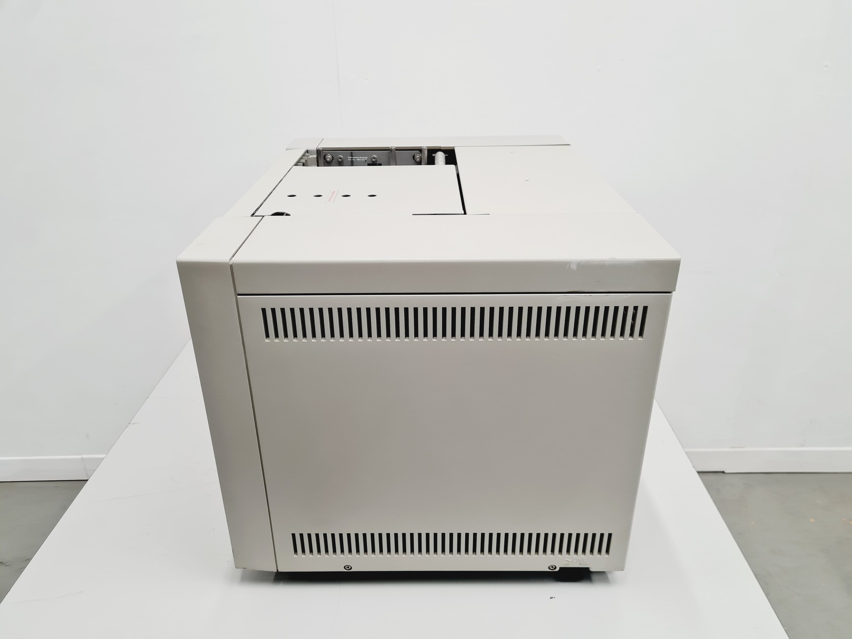 Image of Hewlett Packard 5890 GC System w/ HP 7673 Autosampler, Injector & Controller HP