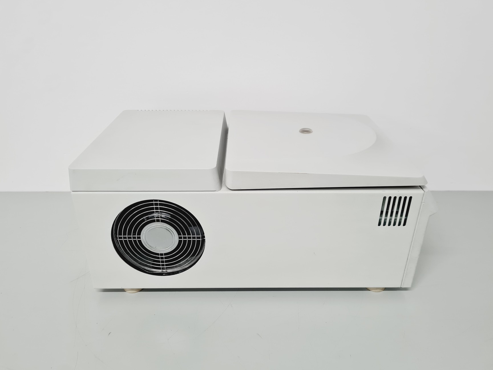 Image of Eppendorf Centrifuge 5417R w/ FA45-30-11 Rotor 14000RPM Lab