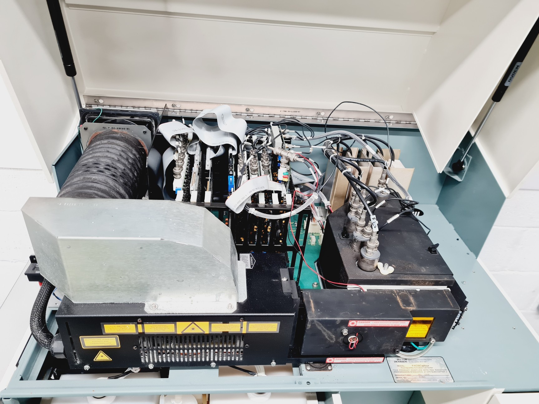 Image of Beckton Dickson BD FACSCalibur Flow Cytometer - Spares/Repair Lab