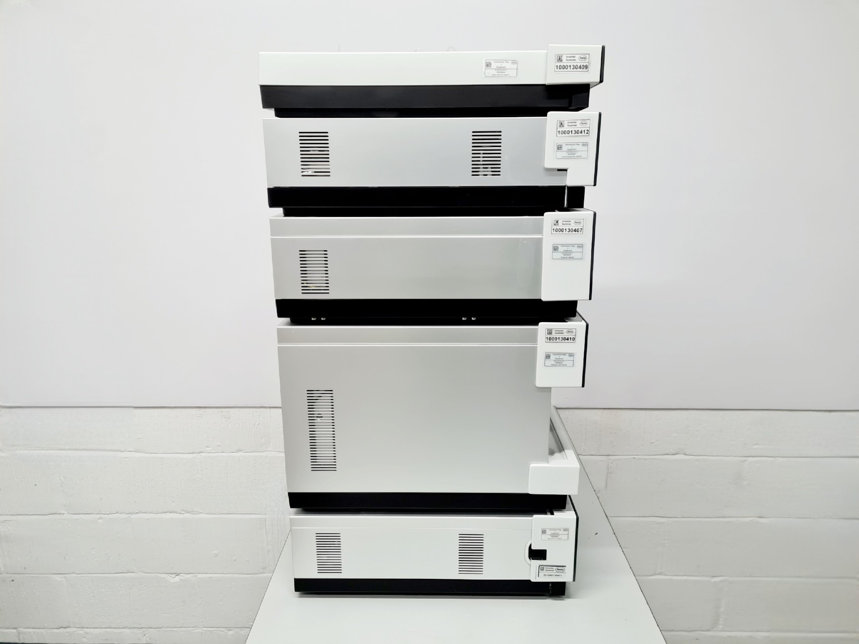 Image of Dionex UltiMate 3000 HPLC System VWD, Pump, Autosampler, Column Compartment Lab