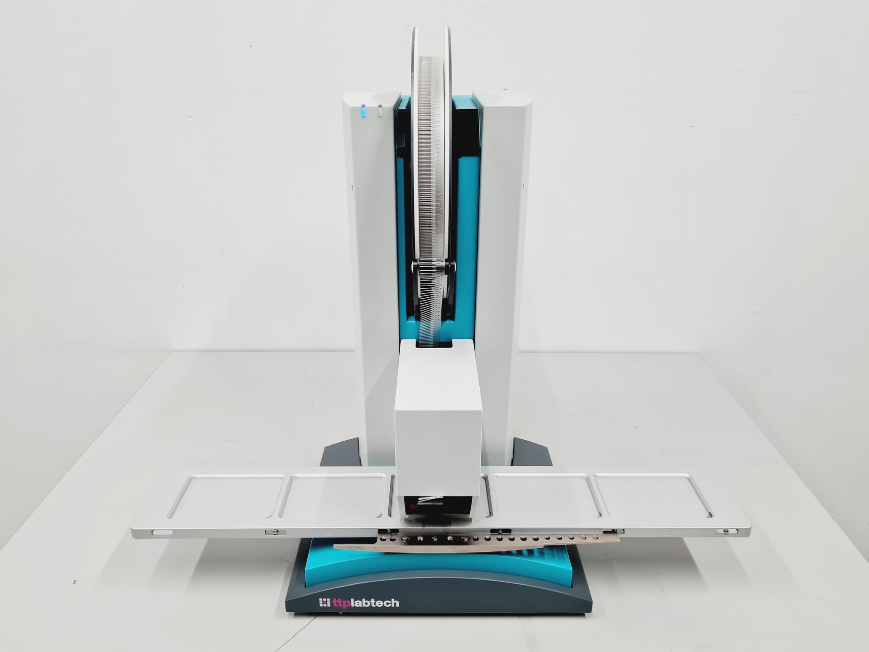 Image of TTPLabtech Mosquito HTS LV Liquid Handling System Lab