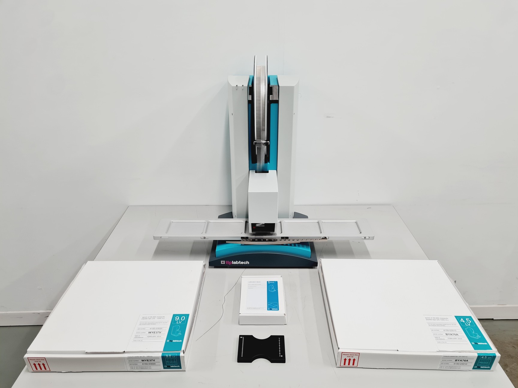 Image of TTPLabtech Mosquito HTS LV Liquid Handling System Lab