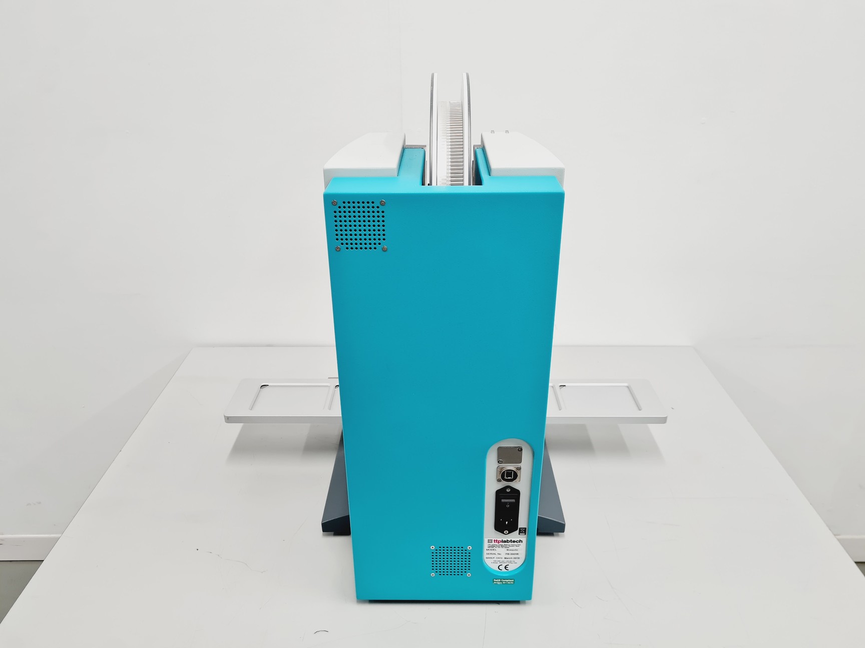 Image of TTPLabtech Mosquito HTS LV Liquid Handling System Lab