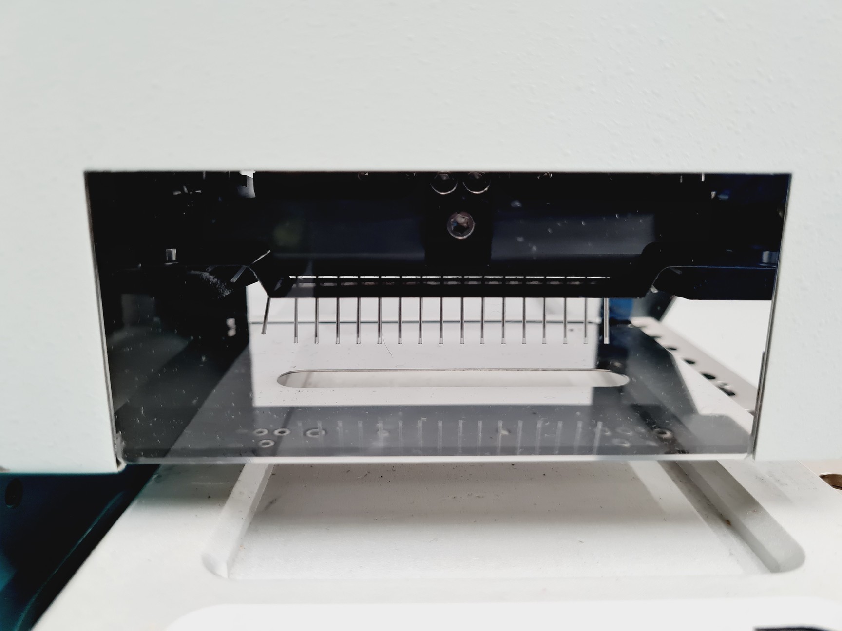 Image of TTPLabtech Mosquito HTS LV Liquid Handling System Lab