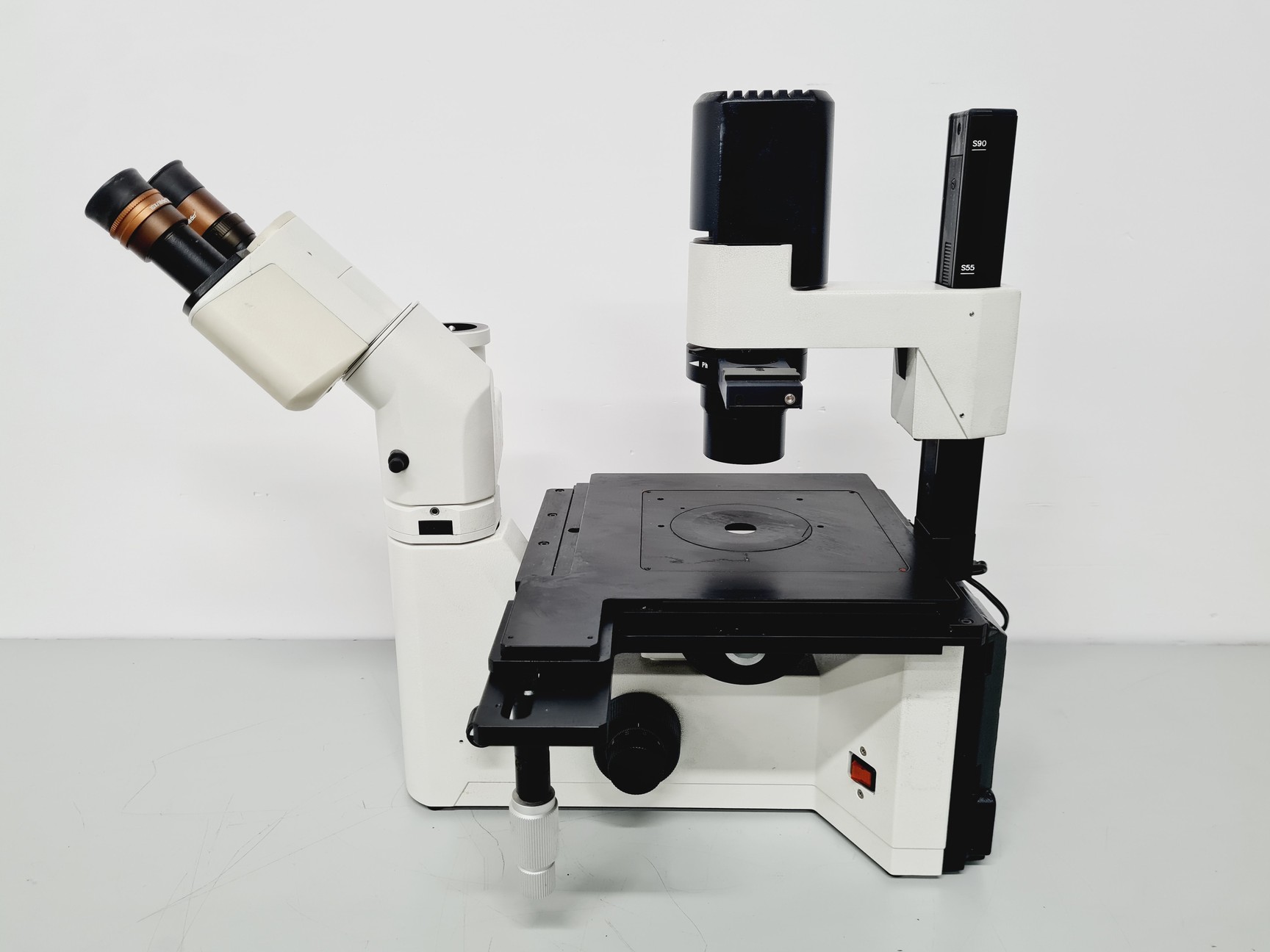 Image of Leica Type 090-135.008-000 Inverted Microscope w/ 4 x Objectives 4x/10x/20x Lab