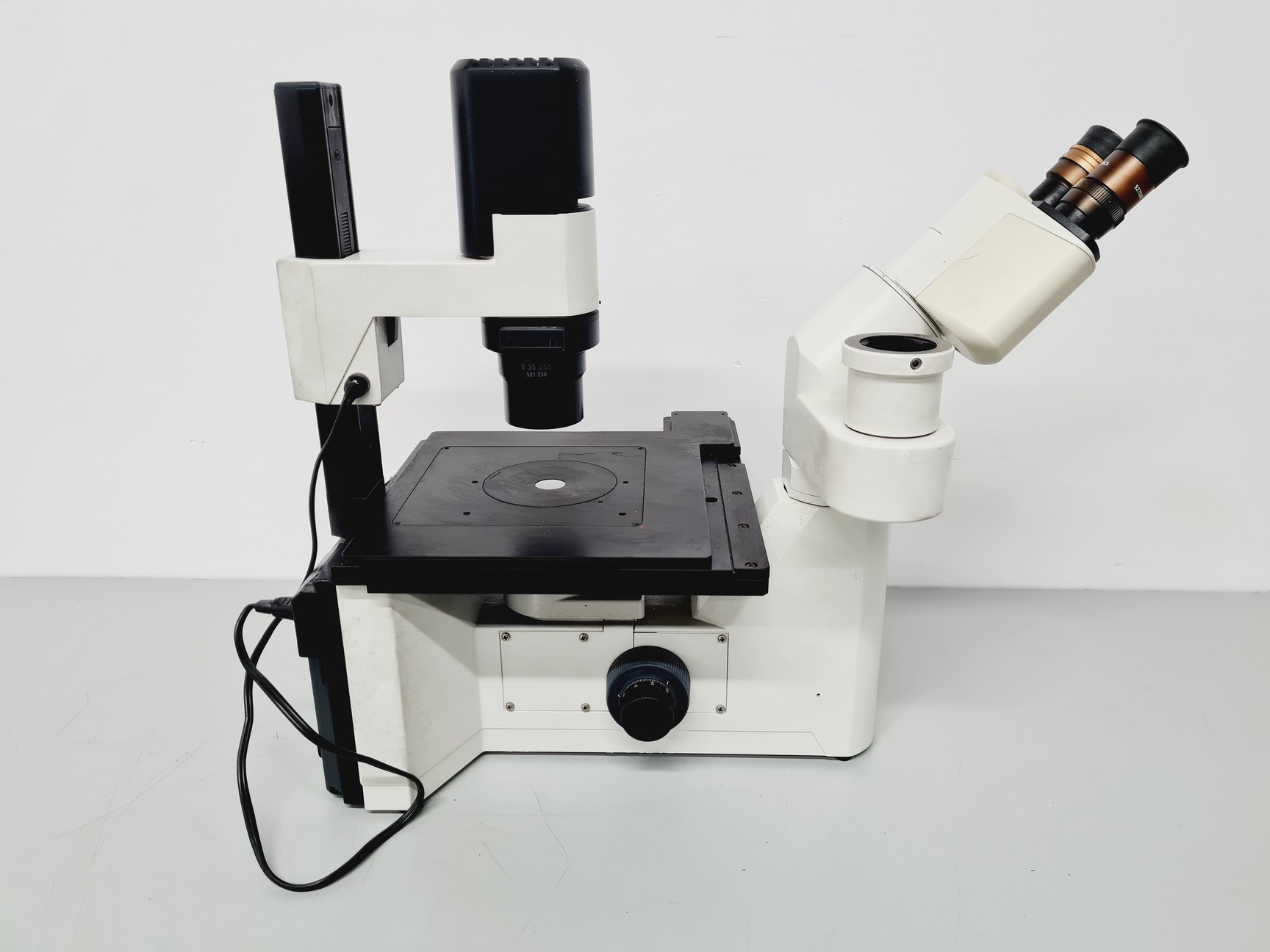 Image of Leica Type 090-135.008-000 Inverted Microscope w/ 4 x Objectives 4x/10x/20x Lab