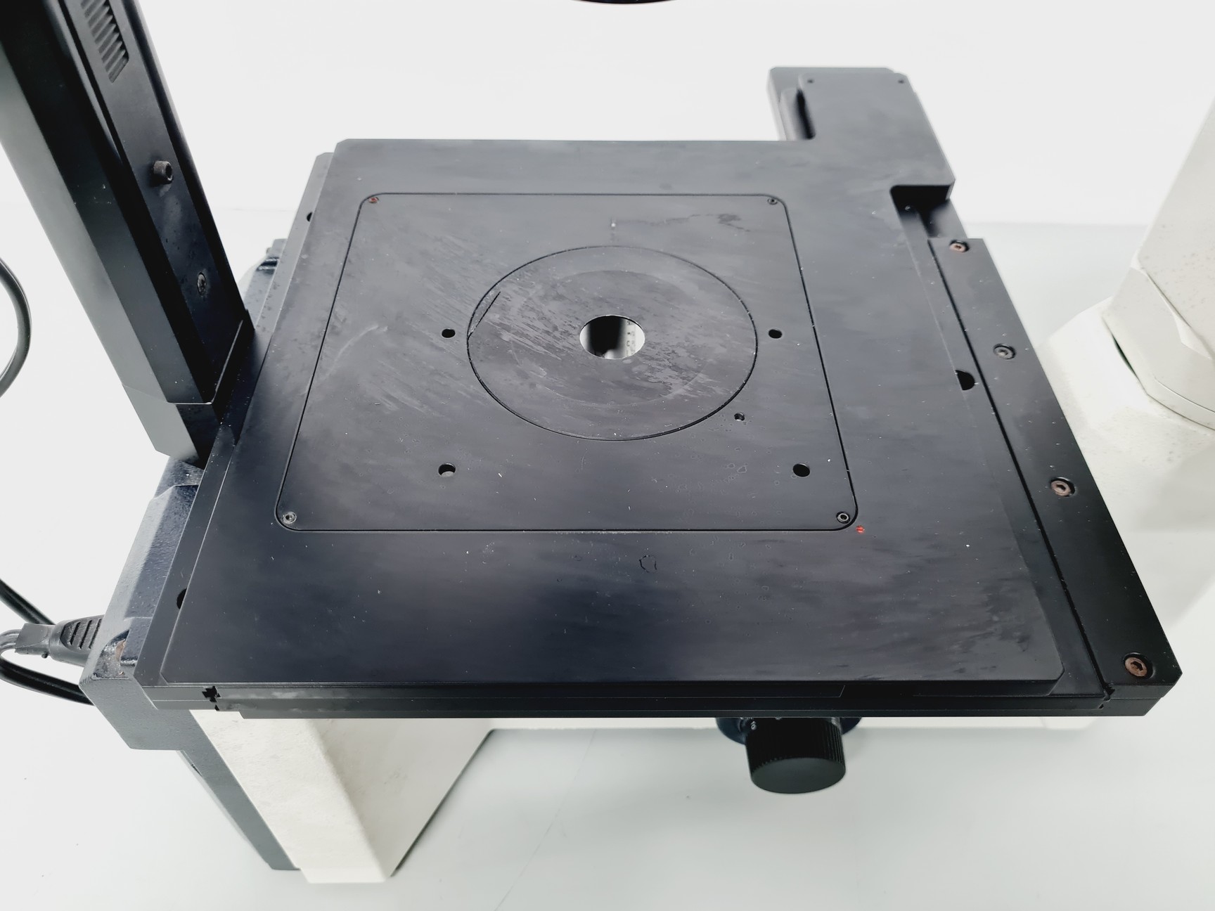 Image of Leica Type 090-135.008-000 Inverted Microscope w/ 4 x Objectives 4x/10x/20x Lab