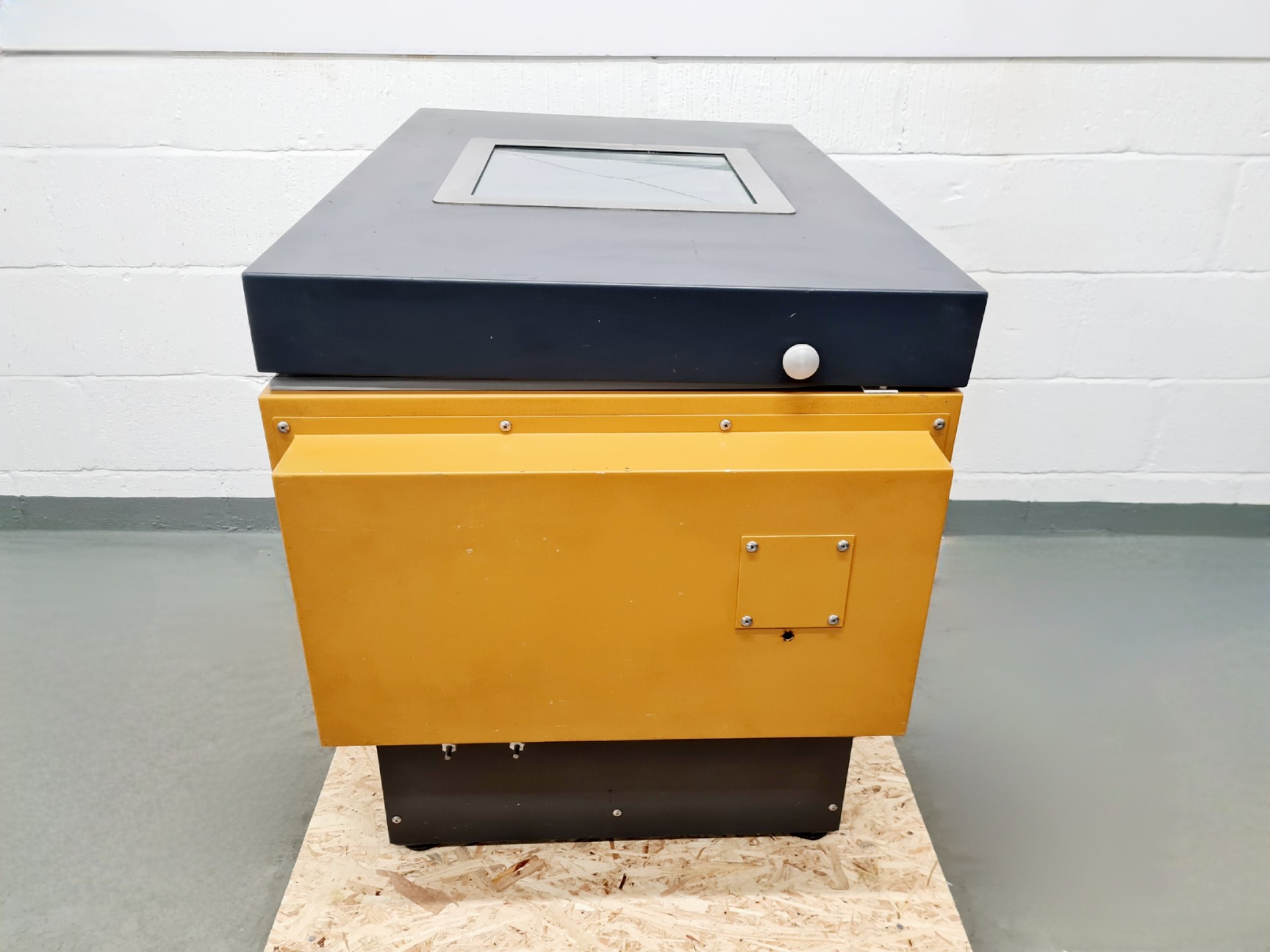 Image of New Brunswick Scientific Co G-25 Shaking Incubator Lab