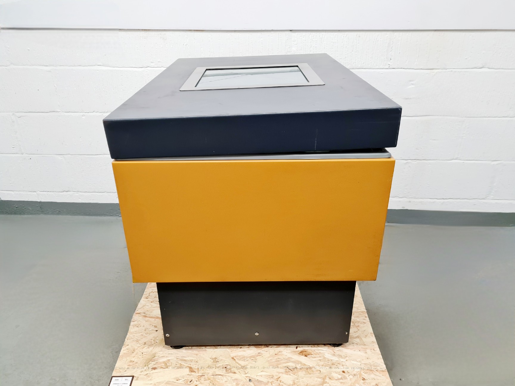 Image of New Brunswick Scientific Co G-25 Shaking Incubator Lab