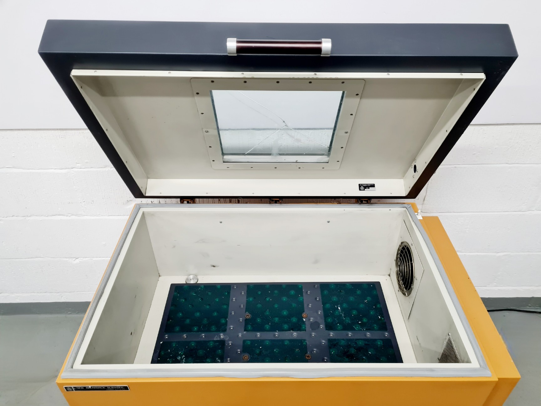 Image of New Brunswick Scientific Co G-25 Shaking Incubator Lab
