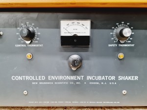 Thumbnail image of New Brunswick Scientific Co G-25 Shaking Incubator Lab