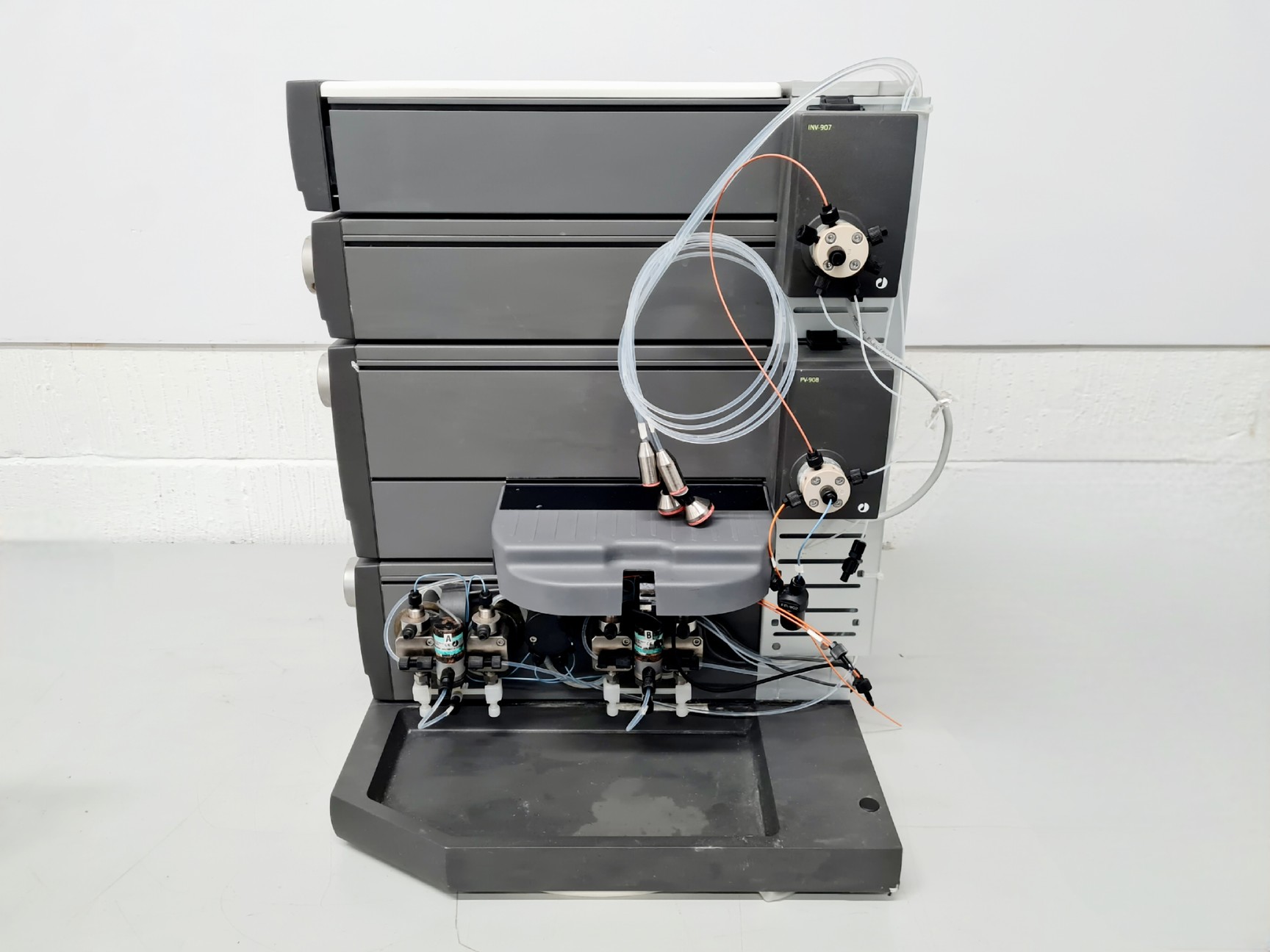 Image of AKTA Purifier pH/C-900, UV-900, P-90, Box-900, Frac-900 HPLC System Lab