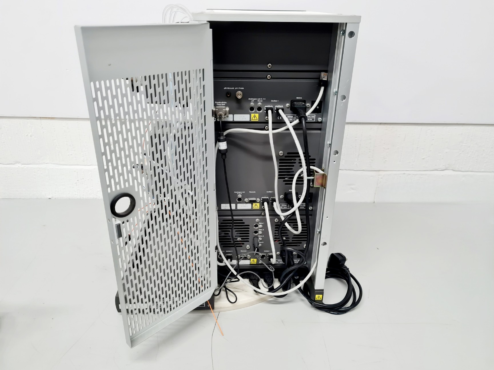 Image of Amersham Pharmacia AKTA Purifier pH/C-900, UV-900,P-90, Box-900, Frac-900 HPLC