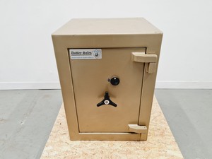 Image of Dudley Safes Heavy Duty Safe w/ Key
