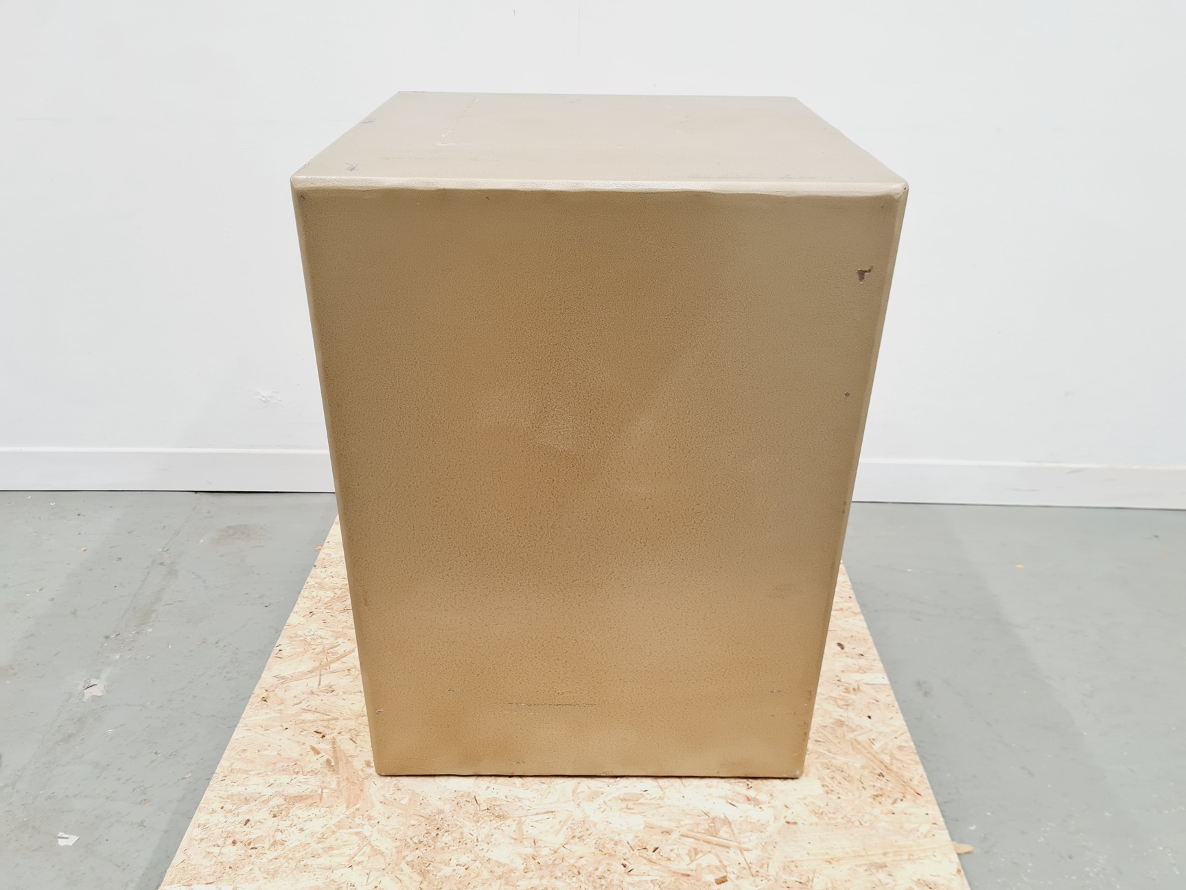 Image of Dudley Safes Heavy Duty Safe w/ Key