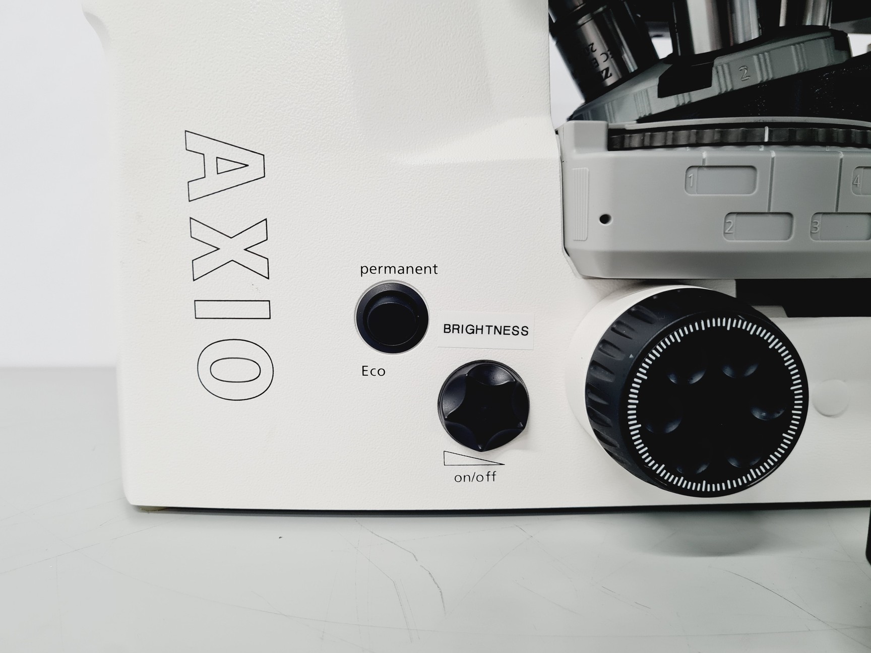 Image of Zeiss Axio Vert A1 Microscope w/ 5 x Objectives 5x/10x/20x/50x/100x & Software