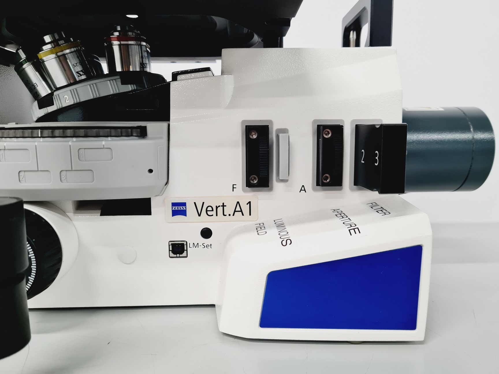 Image of Zeiss Axio Vert A1 Microscope w/ 5 x Objectives 5x/10x/20x/50x/100x & Software