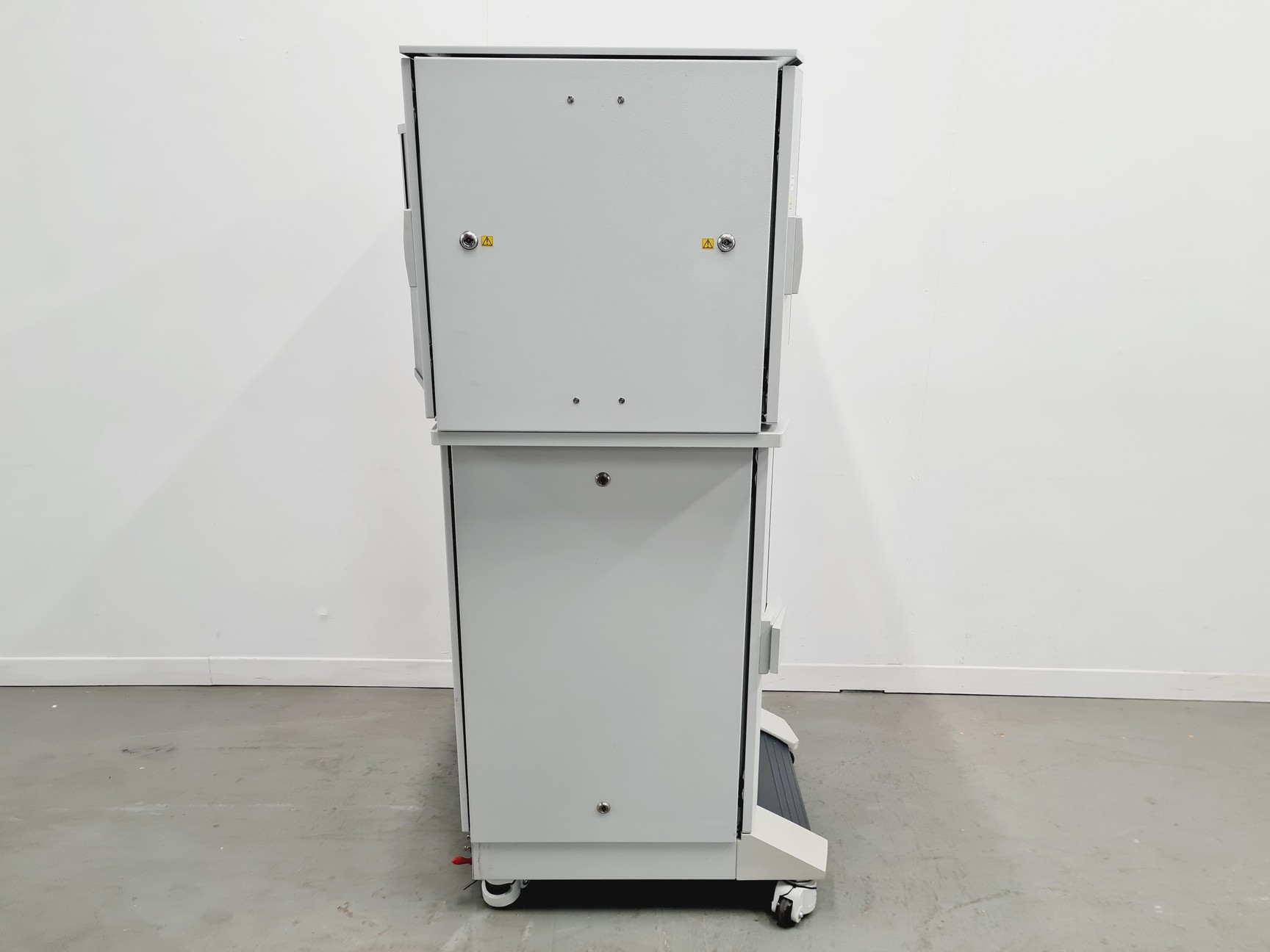 Image of Rigaku Oxford Diffraction SuperNova single X-Ray Diffractometer  Lab