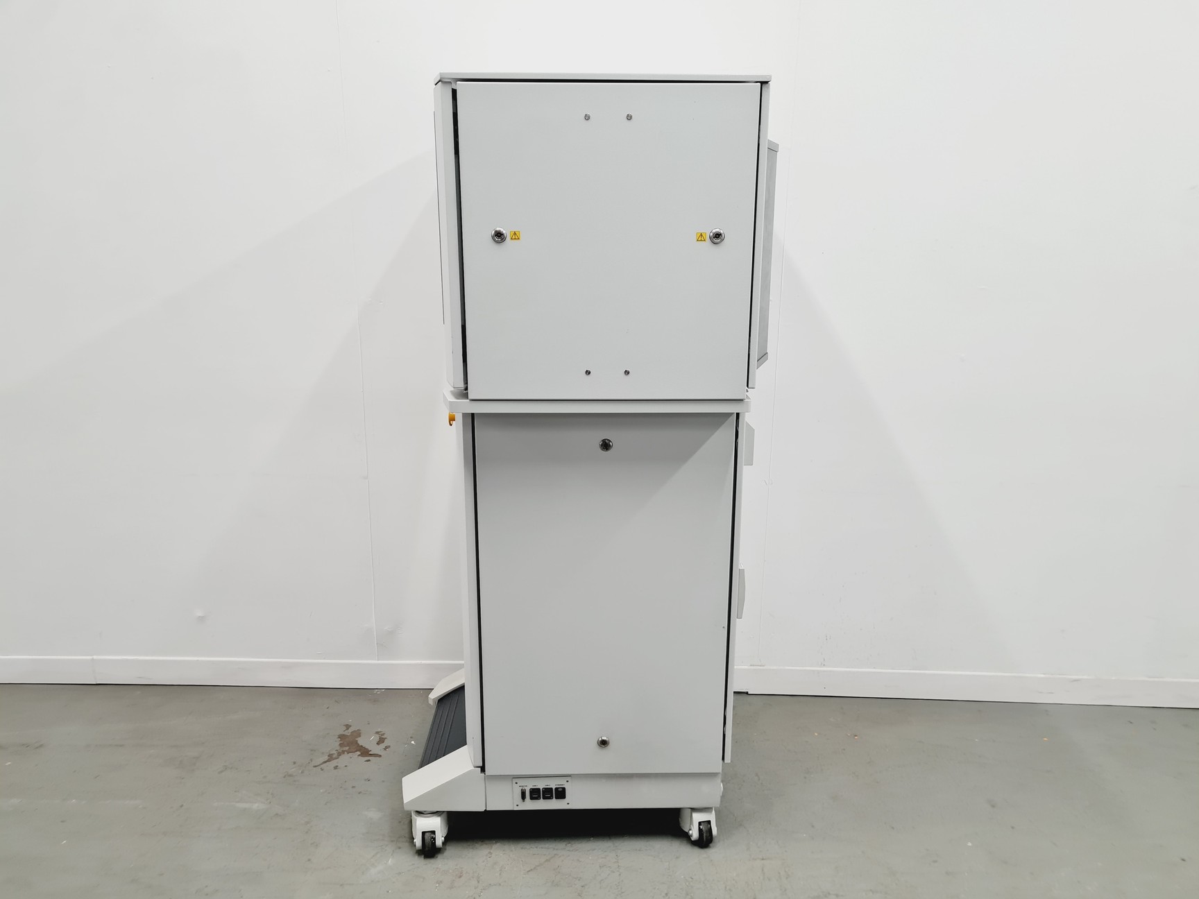 Image of Rigaku Oxford Diffraction SuperNova single X-Ray Diffractometer  Lab