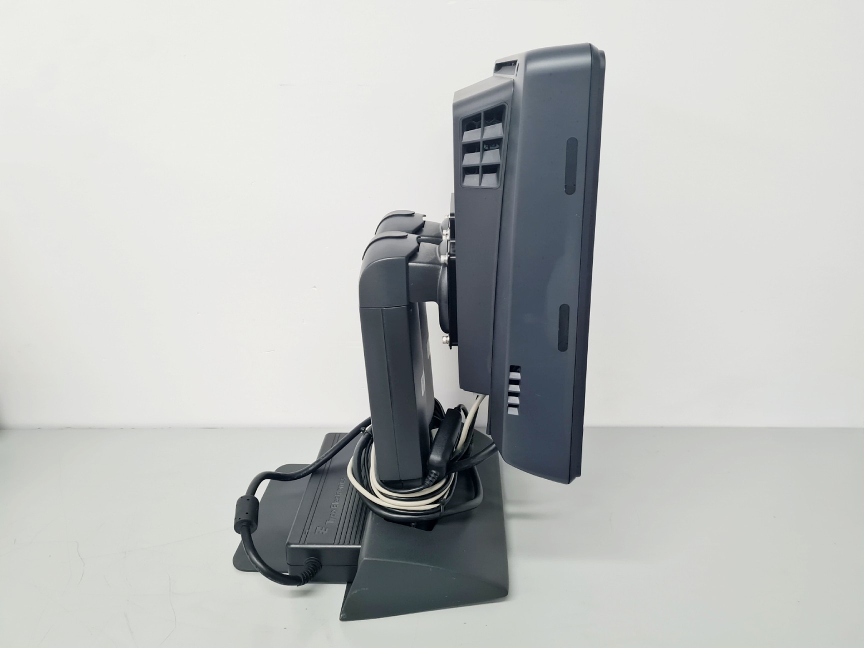 Image of Seahorse Bioscience XF24 Extracellular Flux Analyzer Cell Counter w/ SoftwareLab
