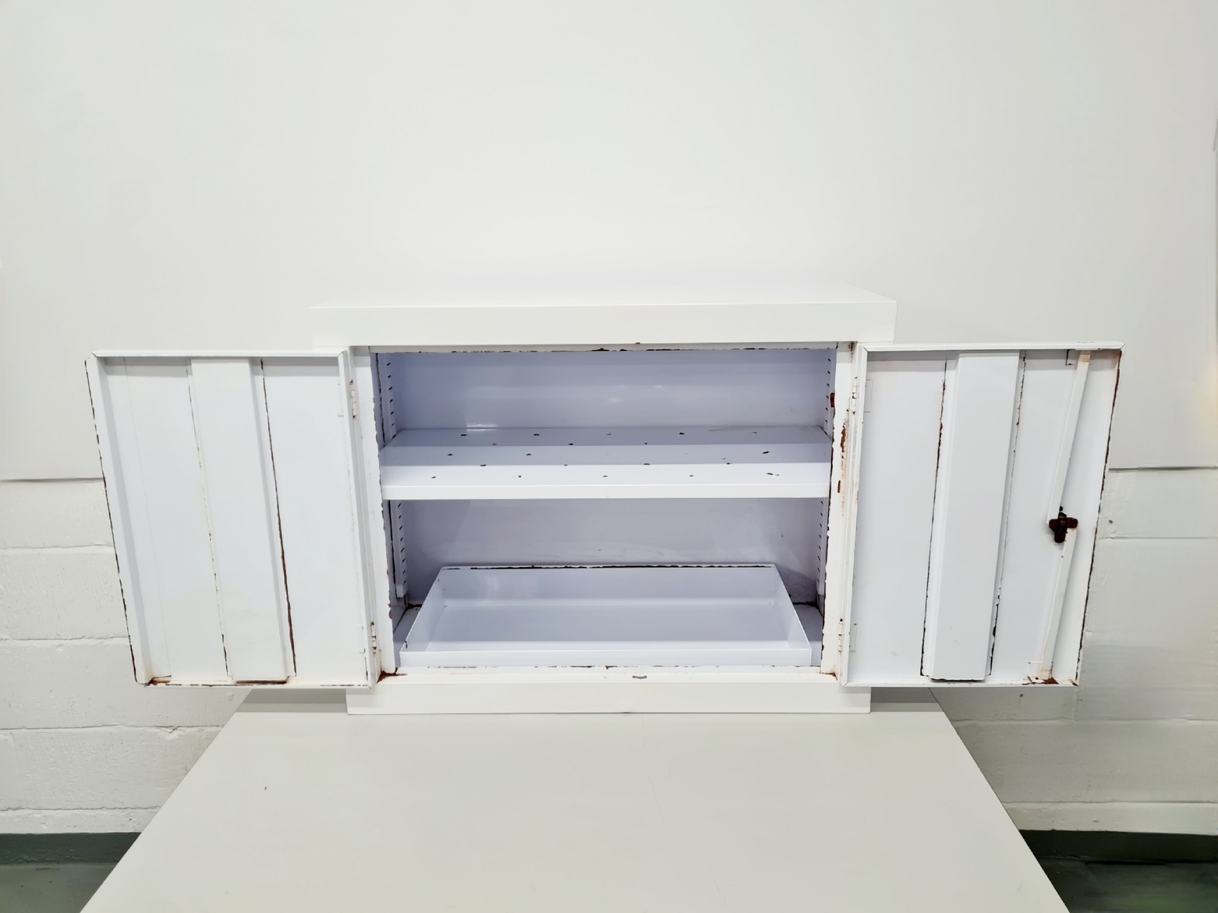 Image of Metal Cabinet With Door Lock w/ 2 x Keys Lab