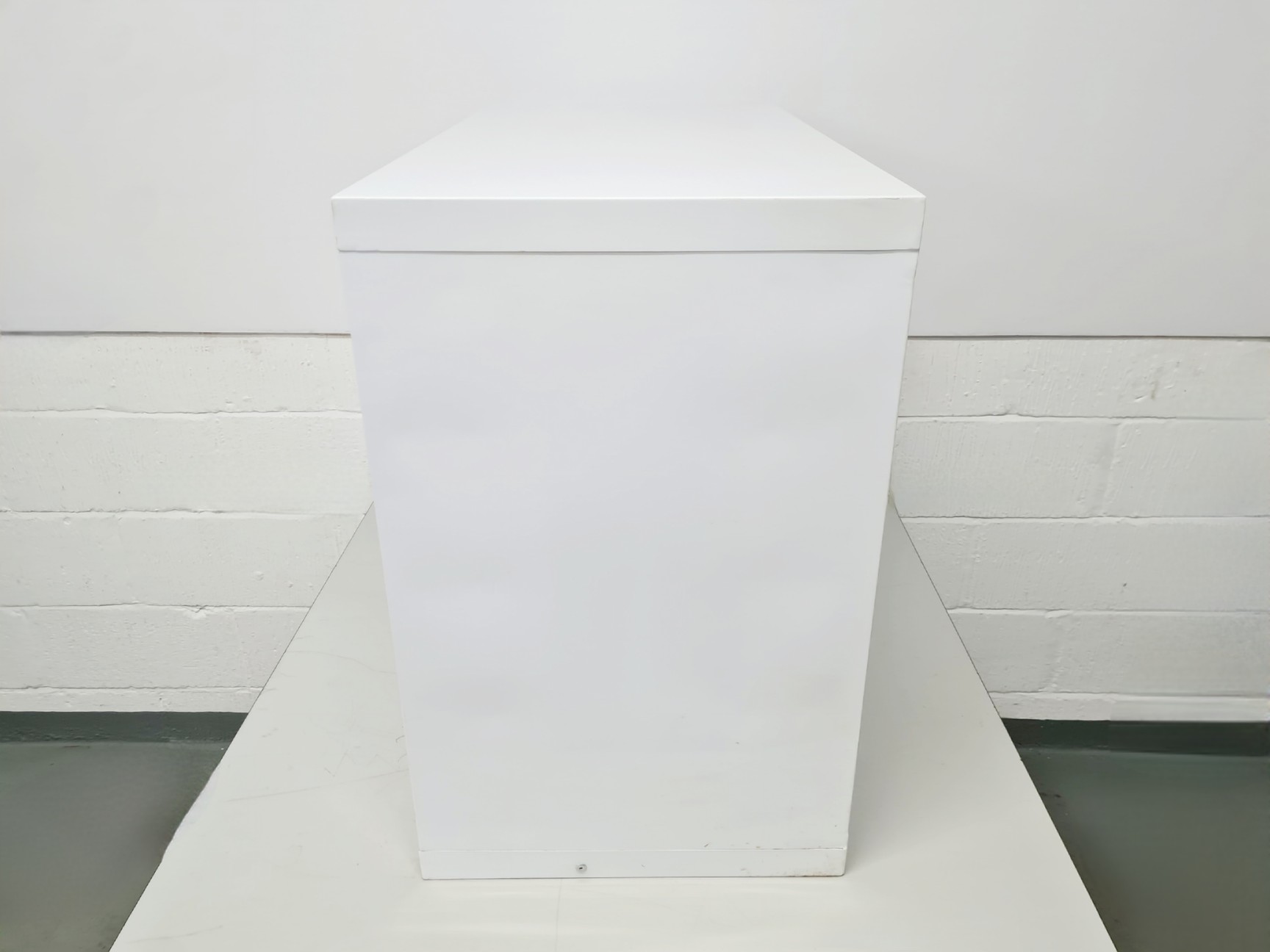 Image of Metal Cabinet With Door Lock w/ 2 x Keys Lab