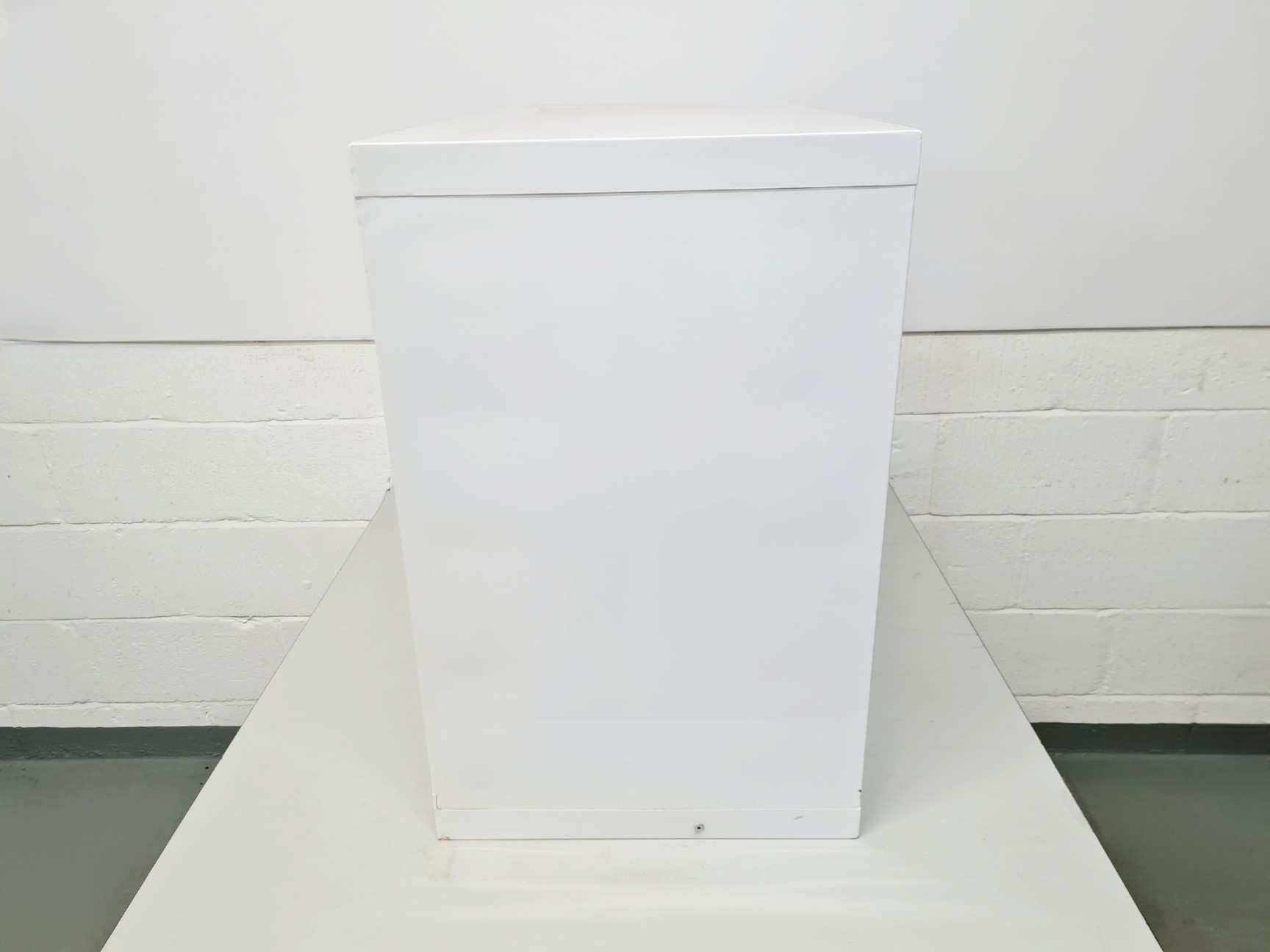 Image of Metal Cabinet With Door Lock w/ 2 x Keys Lab