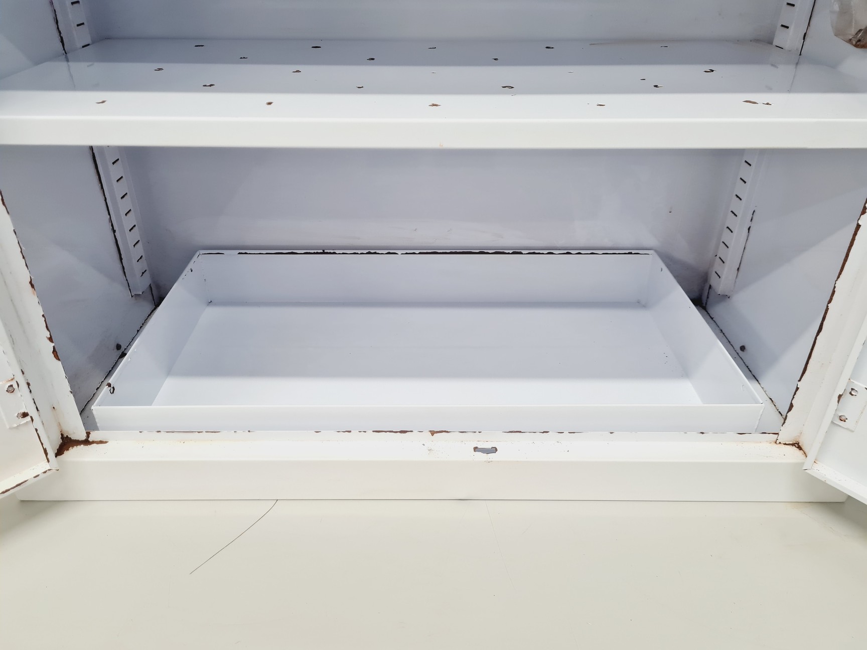 Image of Metal Cabinet With Door Lock w/ 2 x Keys Lab