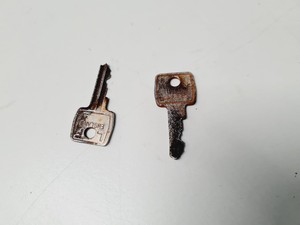 Thumbnail image of Metal Cabinet With Door Lock w/ 2 x Keys Lab