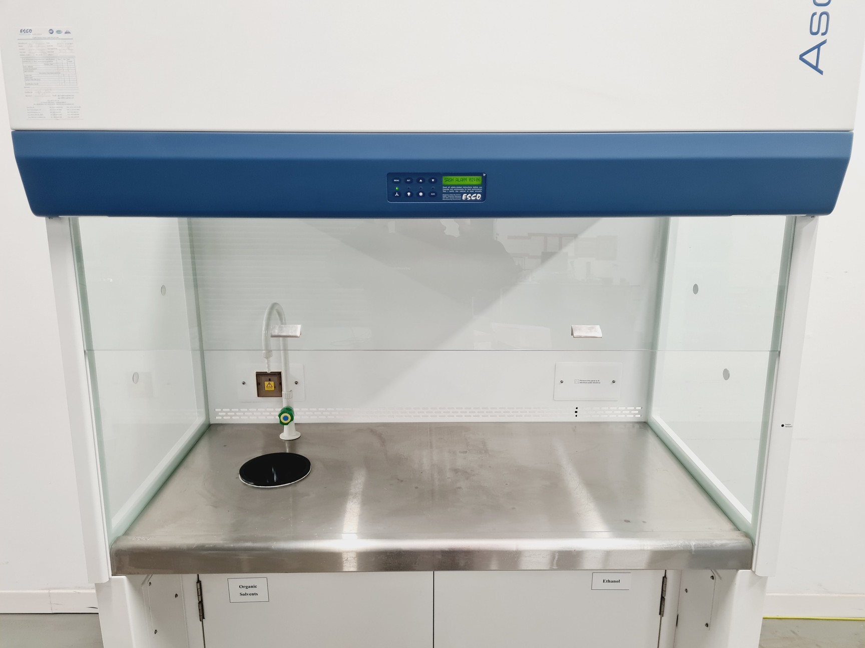 Image of Esco Ductless Fume Cabinet Model ADC-4B1 w/ BCC-4B0 Cabinet Lab