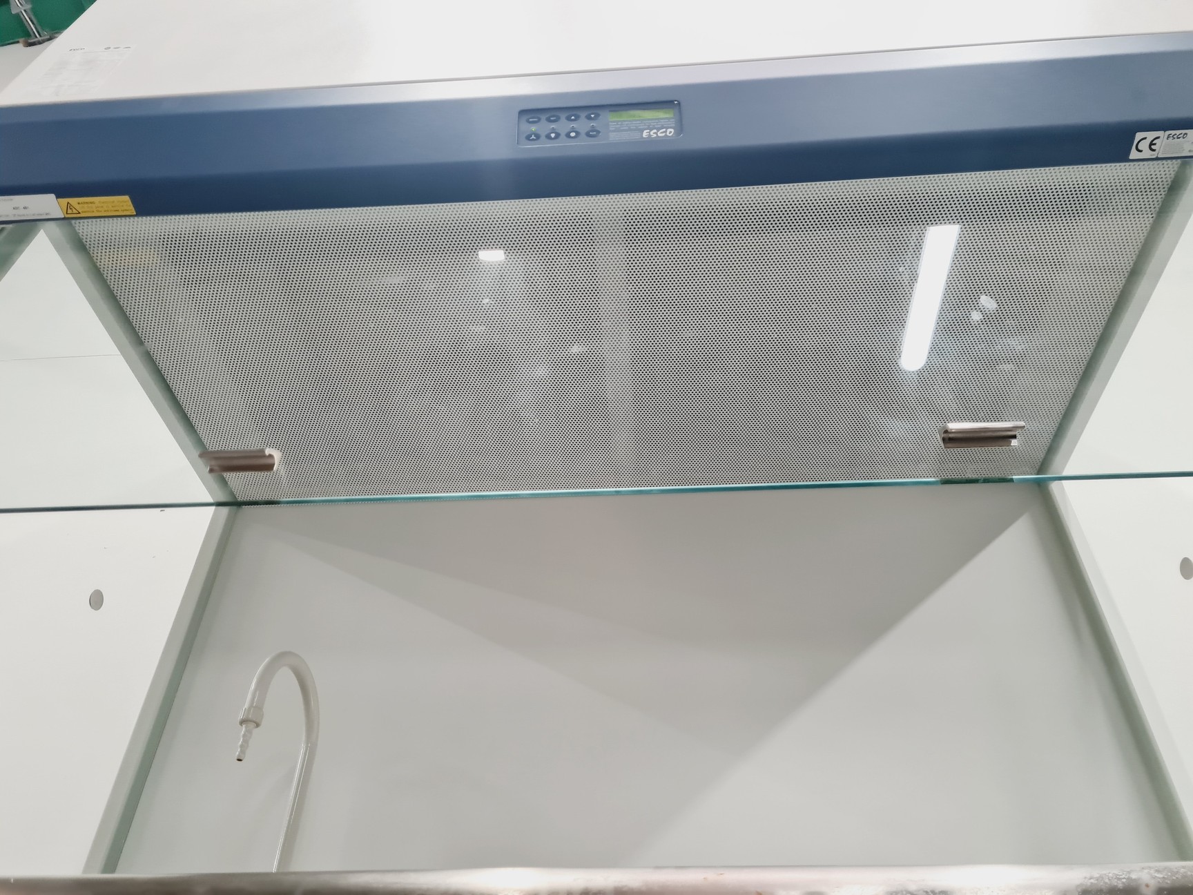 Image of Esco Ductless Fume Cabinet Model ADC-4B1 w/ BCC-4B0 Cabinet Lab