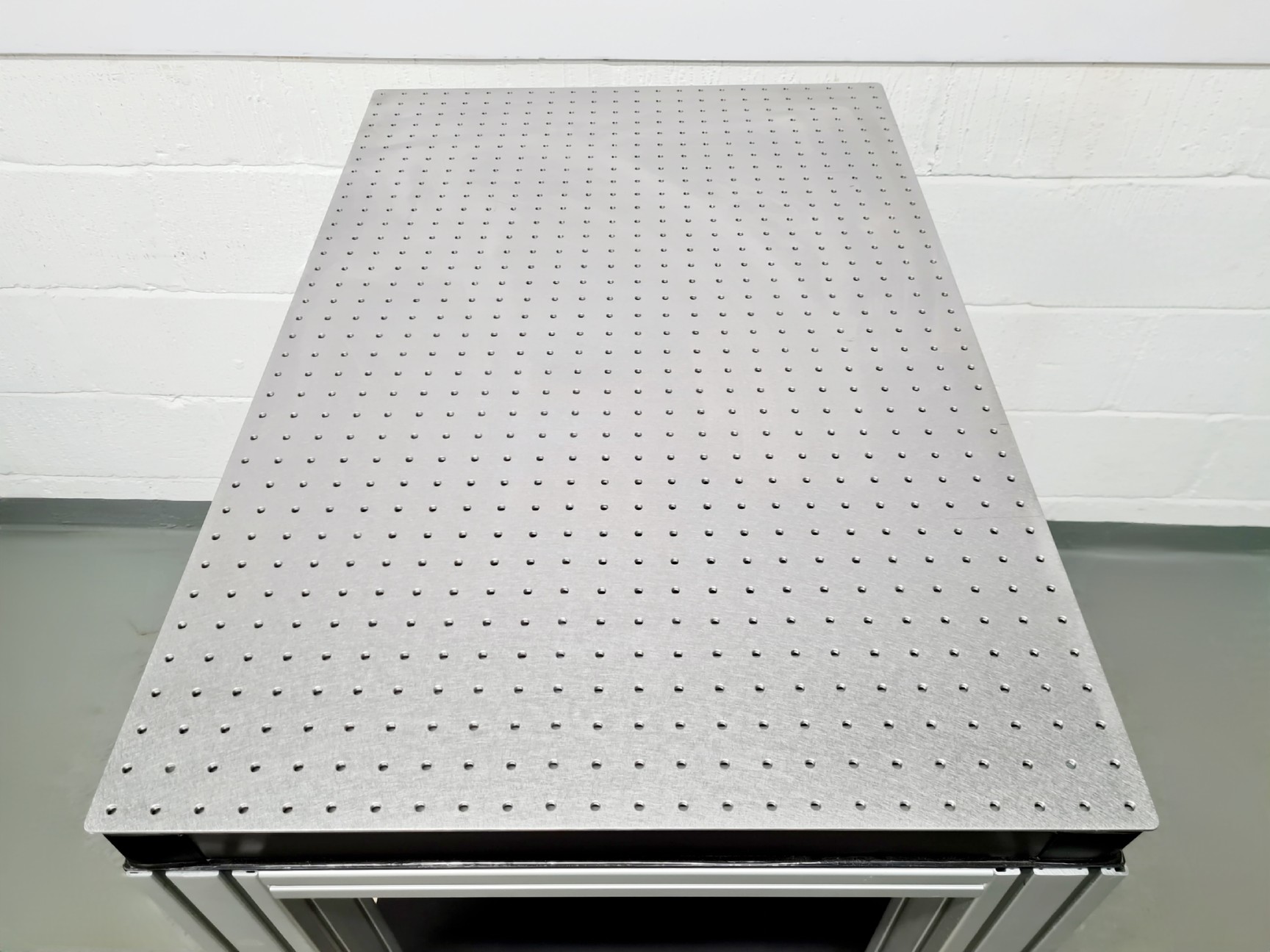 Image of Newport M-IG-23-2 Antivibration Isolation Table 90x60x81cm (LxWxH)