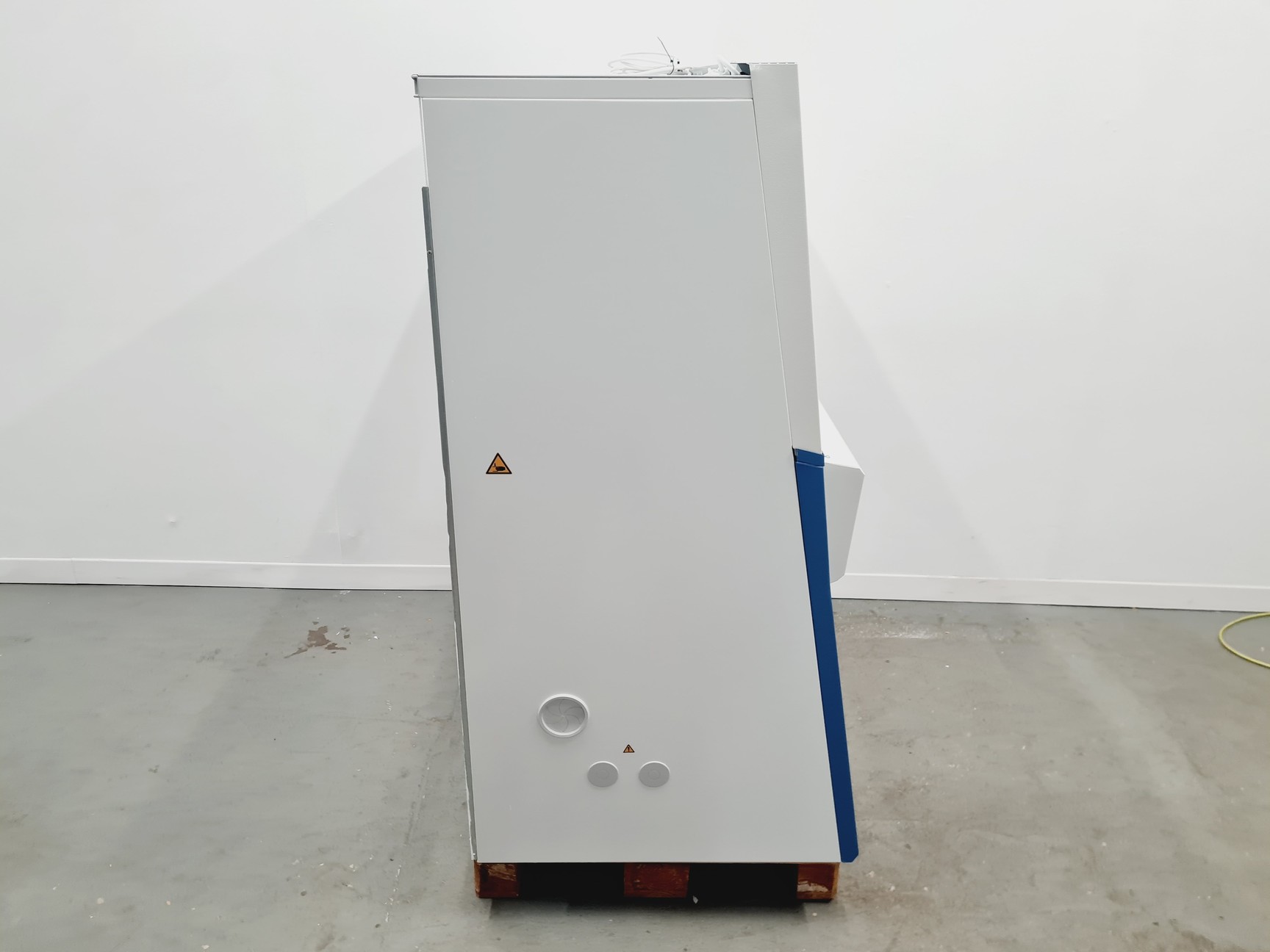 Image of Thermo Scientific MSC-Advantage Class 2 Biological Safety Cabinet Type MSC 1.2 